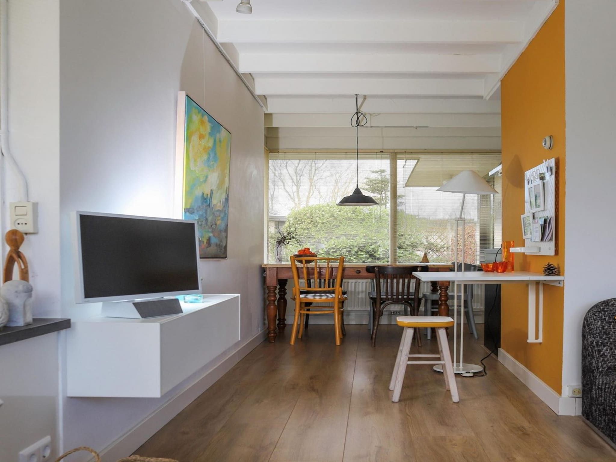 De woonkamer van Wildrijk 21 in Sint Maartenszee