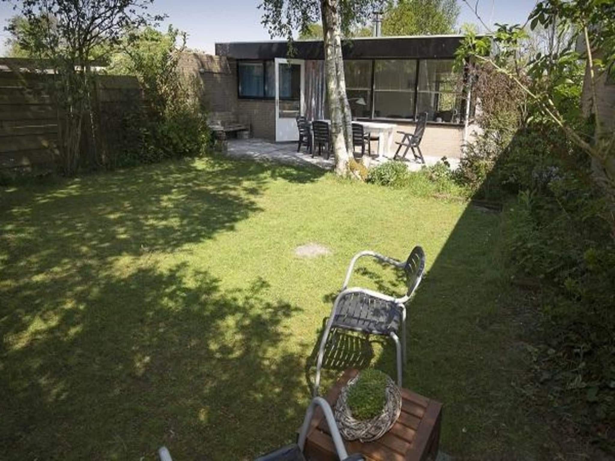 De tuin van Wildrijk 21 in Sint Maartenszee