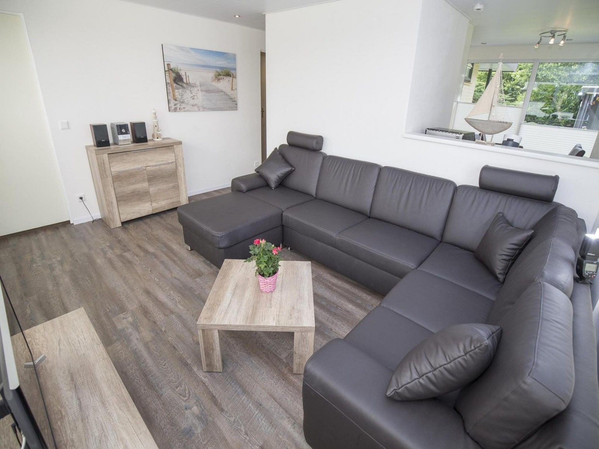 De woonkamer van Wildrijk 035 in Sint Maartenszee