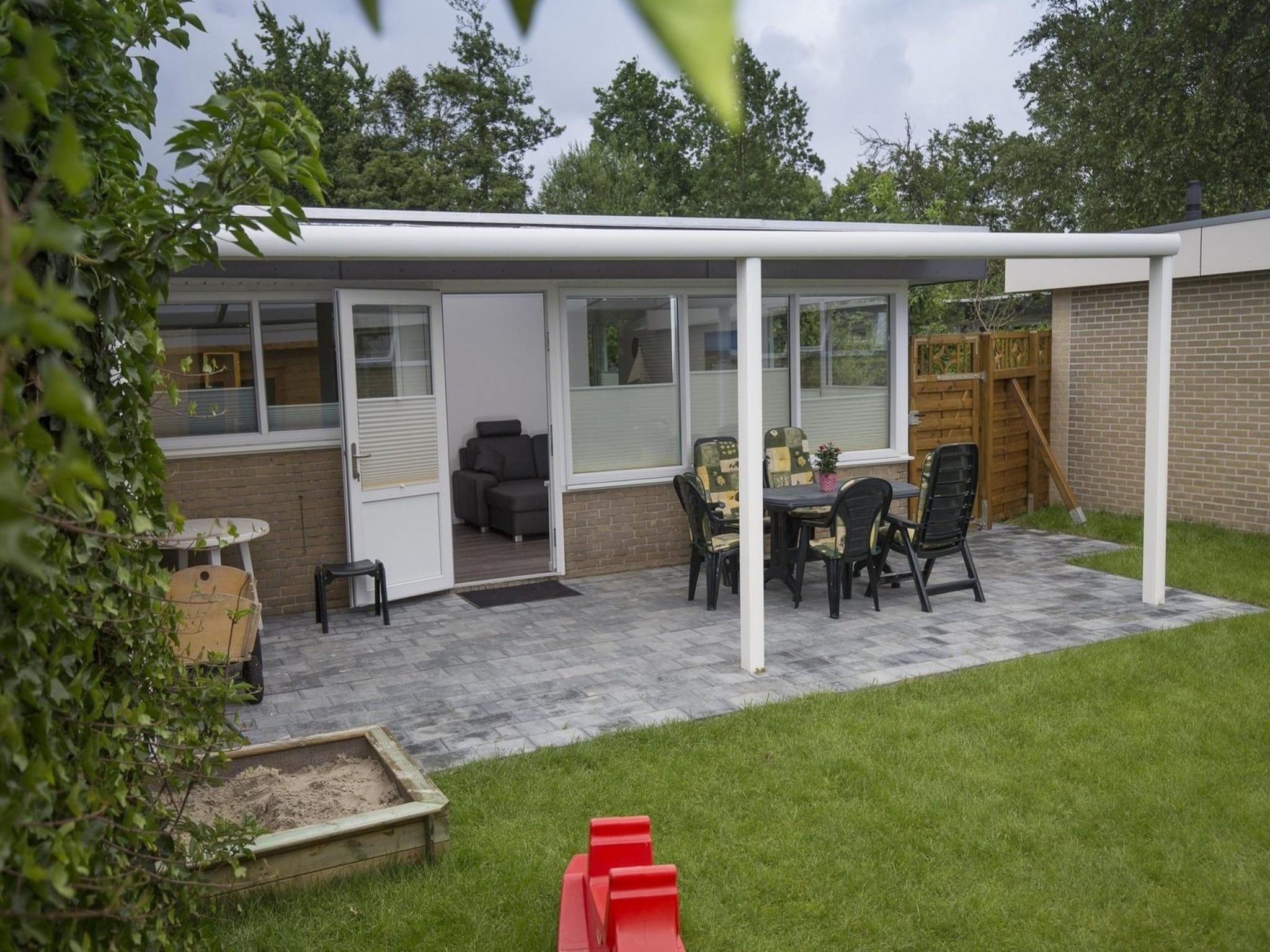 Het terras van Wildrijk 035 in Sint Maartenszee