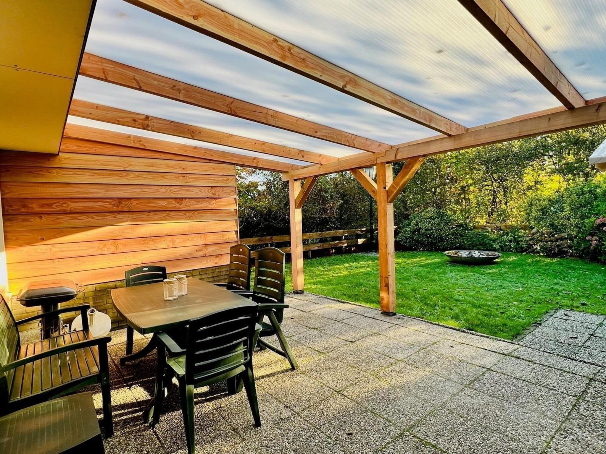 Het terras van Wildrijk 050 in Sint Maartenszee