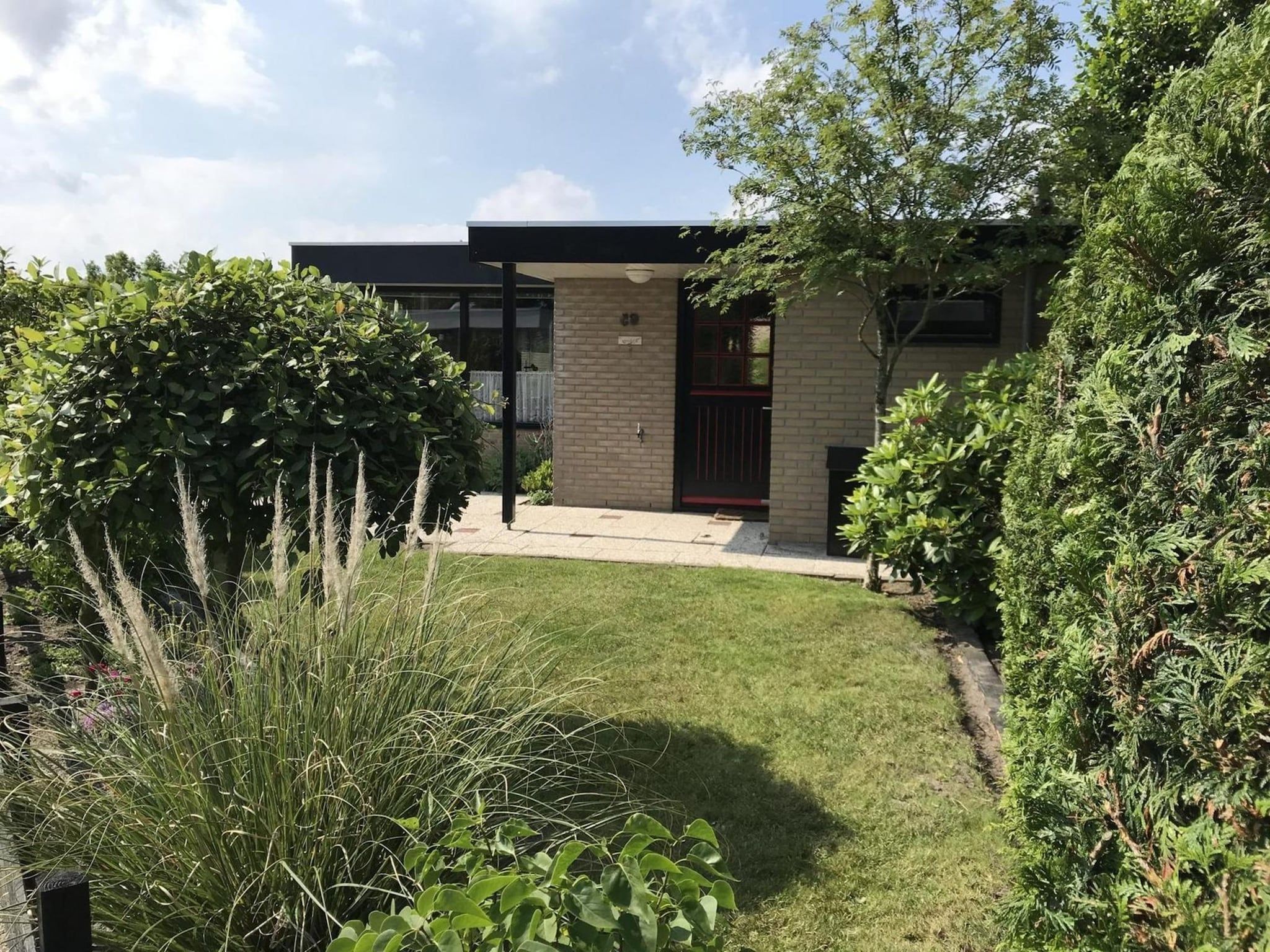 De tuin van Wildrijk 065 in Sint Maartenszee
