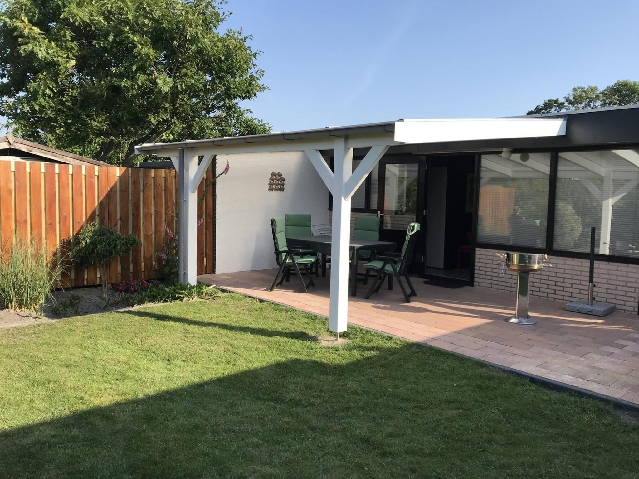 De tuin van Wildrijk 065 in Sint Maartenszee