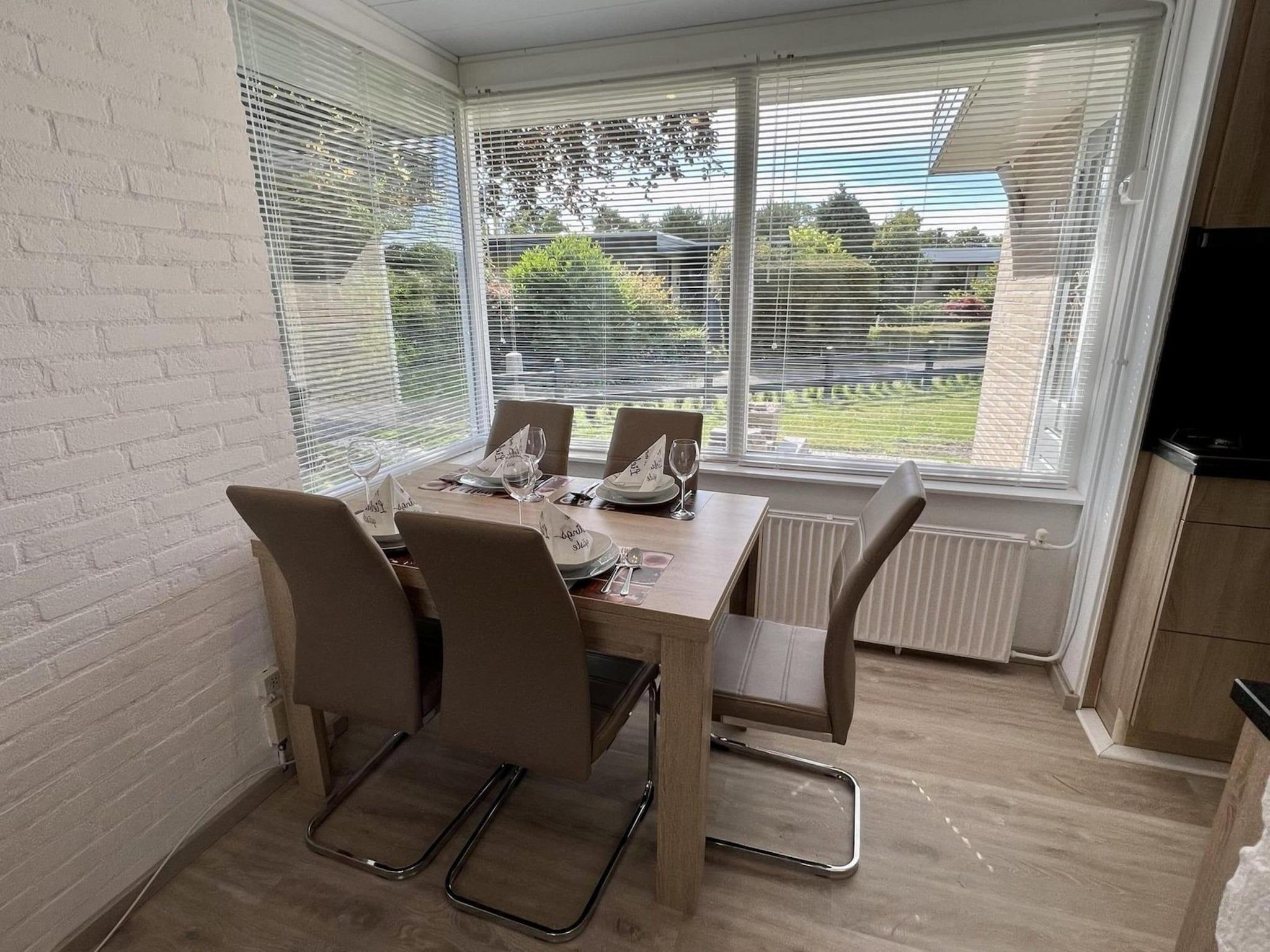 De woonkamer van Wildrijk 072 in Sint Maartenszee