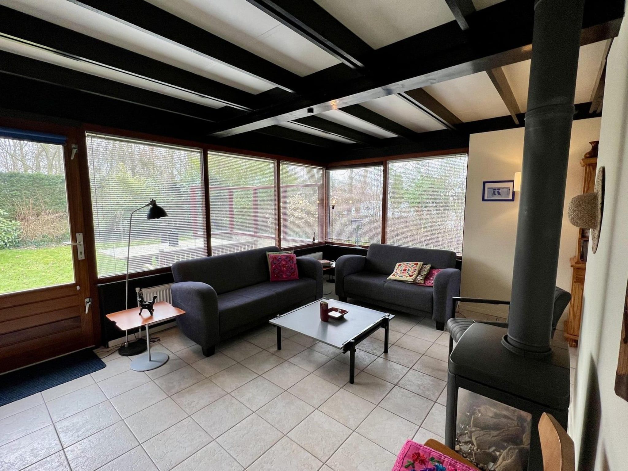 De woonkamer van Wildrijk 96 in Sint Maartenszee