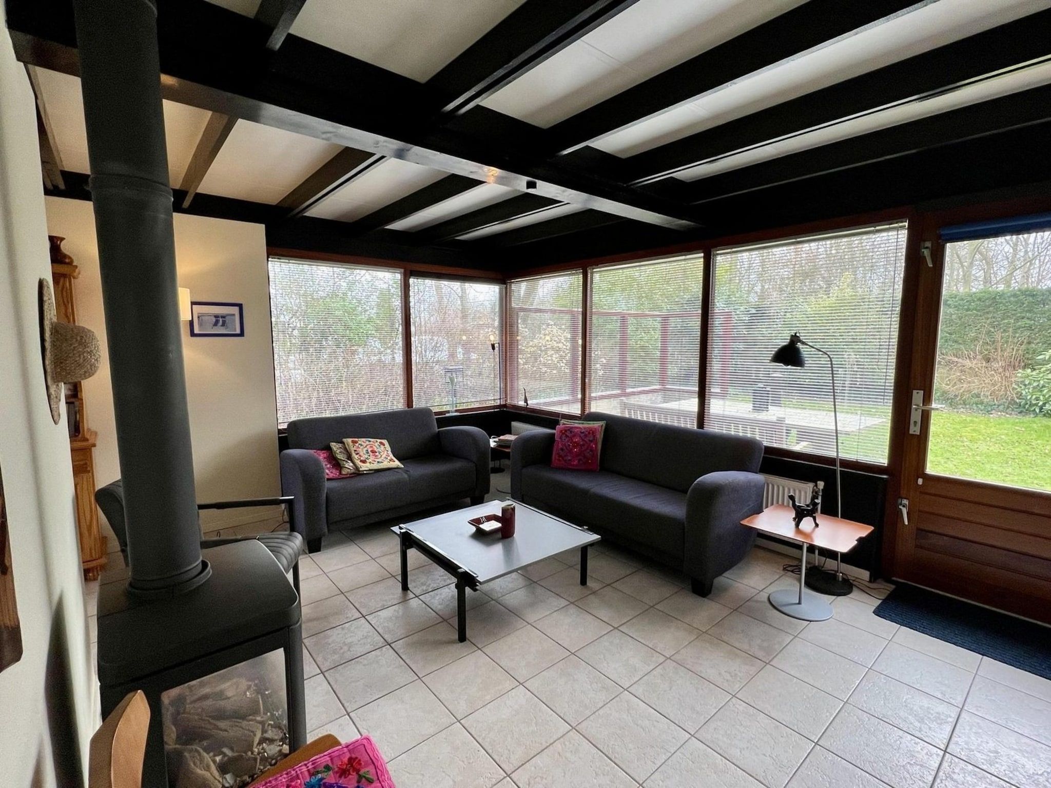 De woonkamer van Wildrijk 96 in Sint Maartenszee