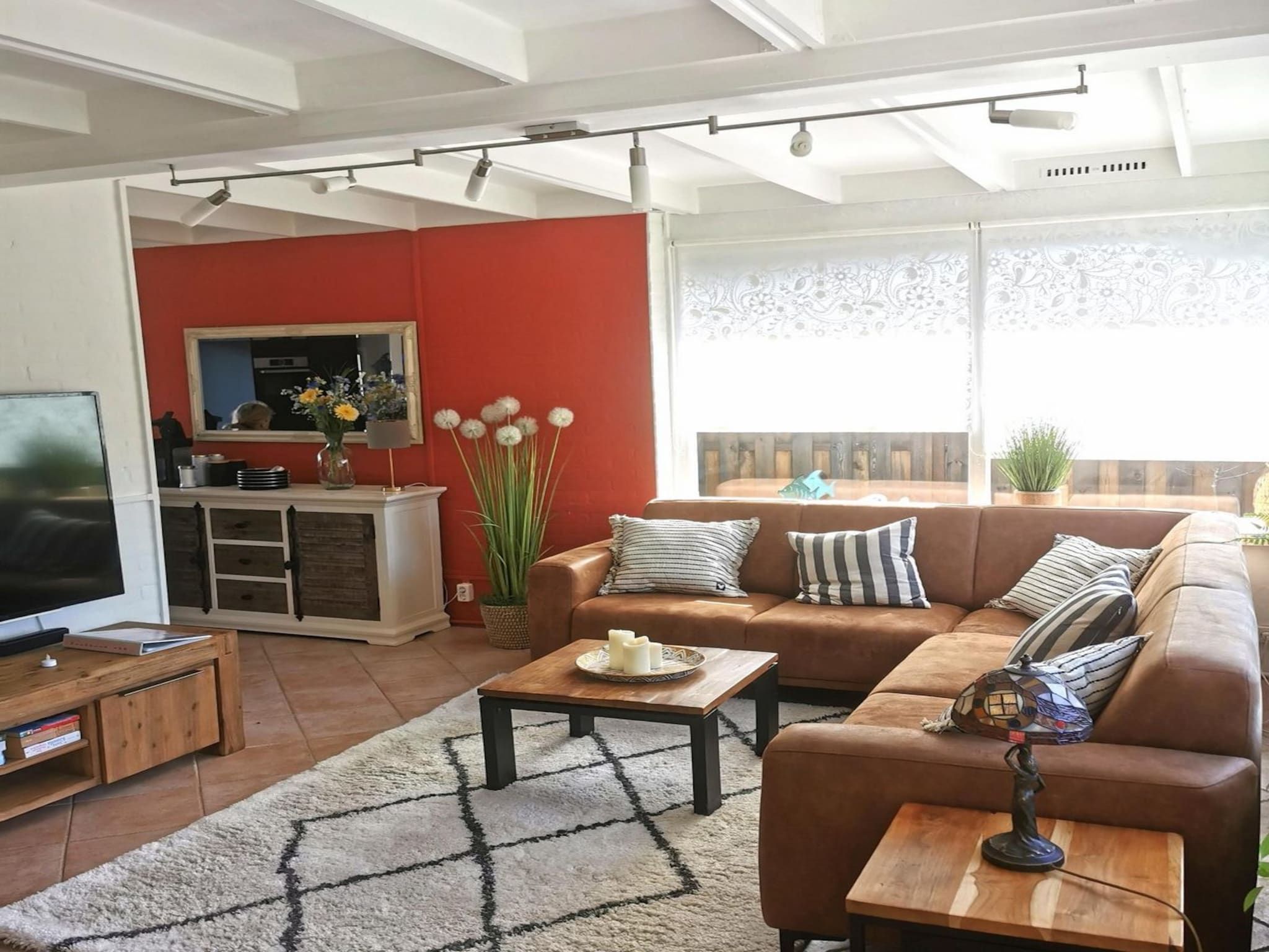 De woonkamer van Wildrijk 108 in Sint Maartenszee