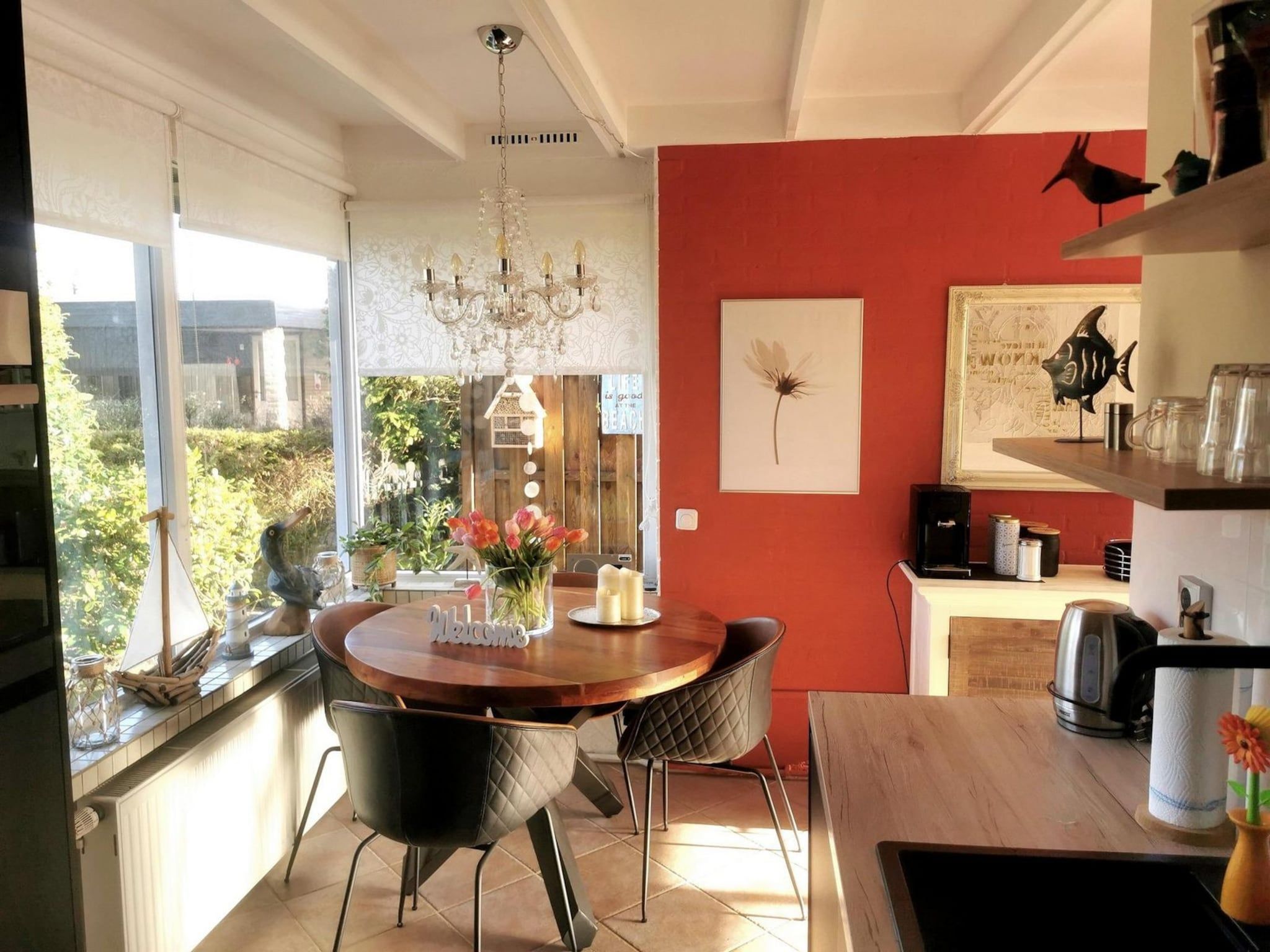 De eetkamer van Wildrijk 108 in Sint Maartenszee