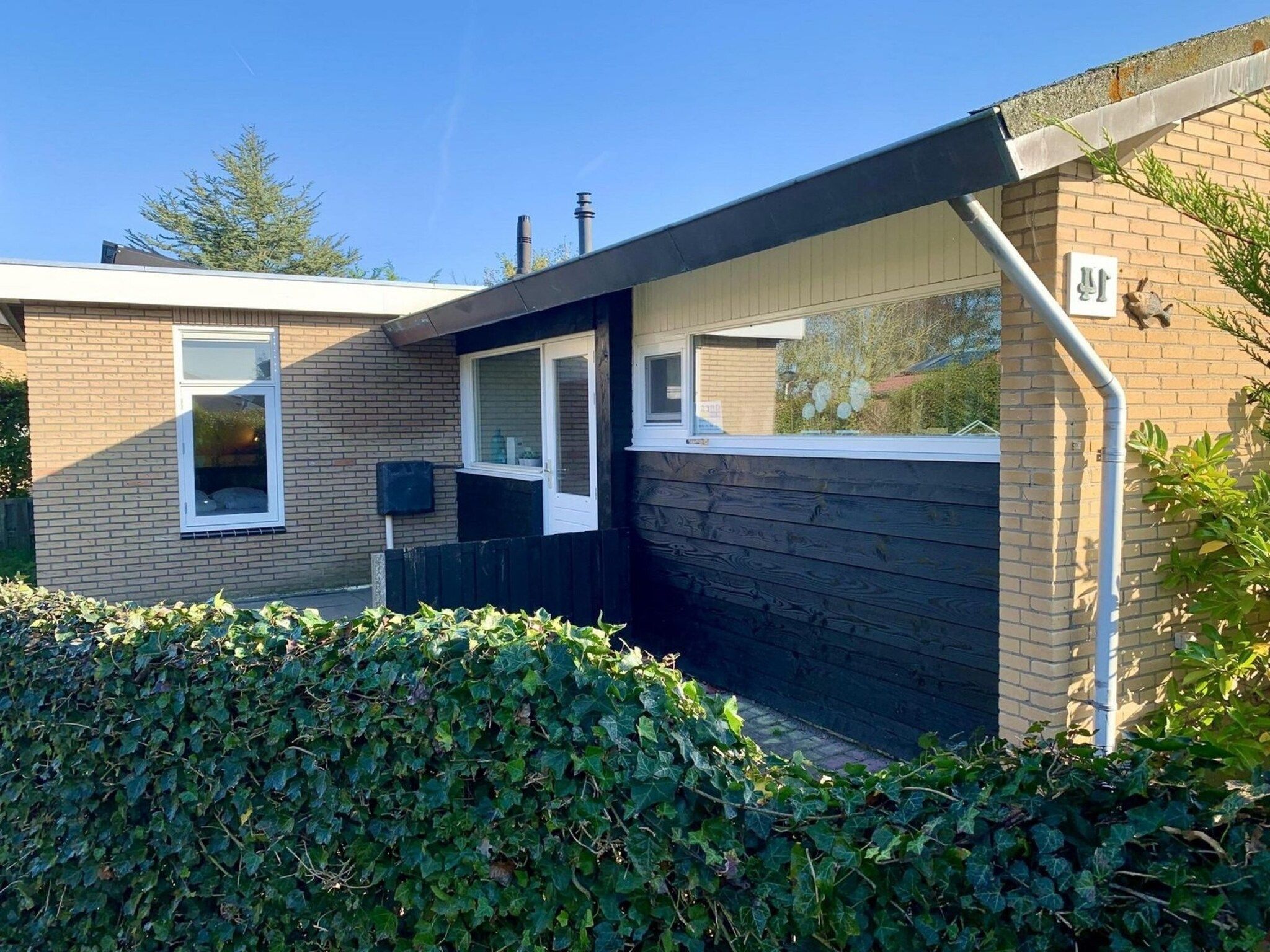 De buitenkant van Zeewaard 14 in Sint Maartenszee