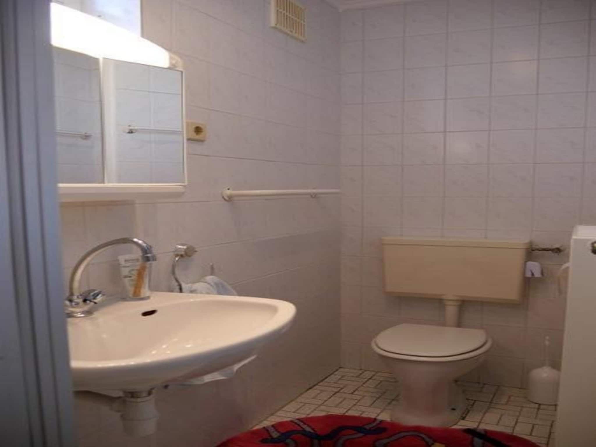 De badkamer van Zeewaard 15 in Sint Maartenszee