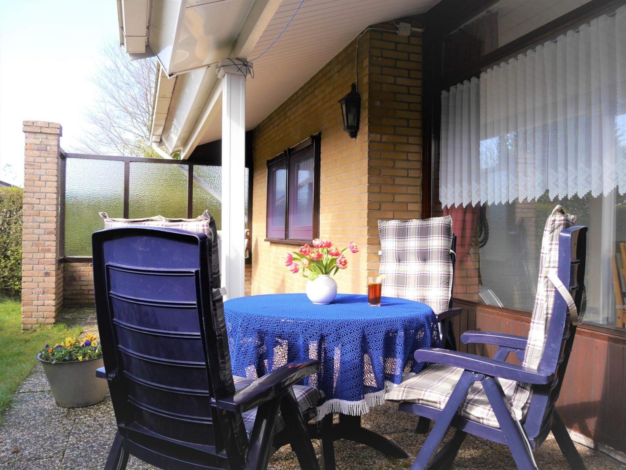 Het terras van Zeewaard 15 in Sint Maartenszee