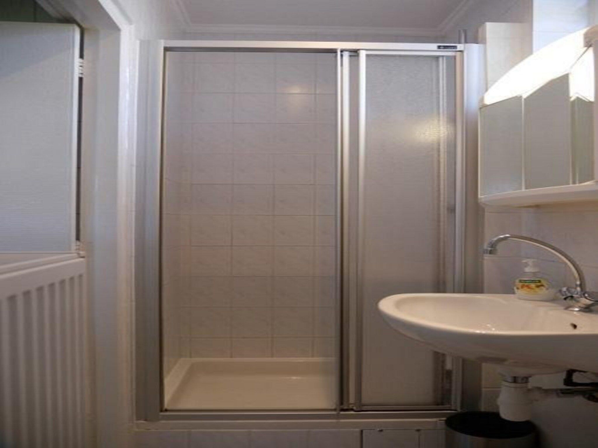 De badkamer van Zeewaard 15 in Sint Maartenszee