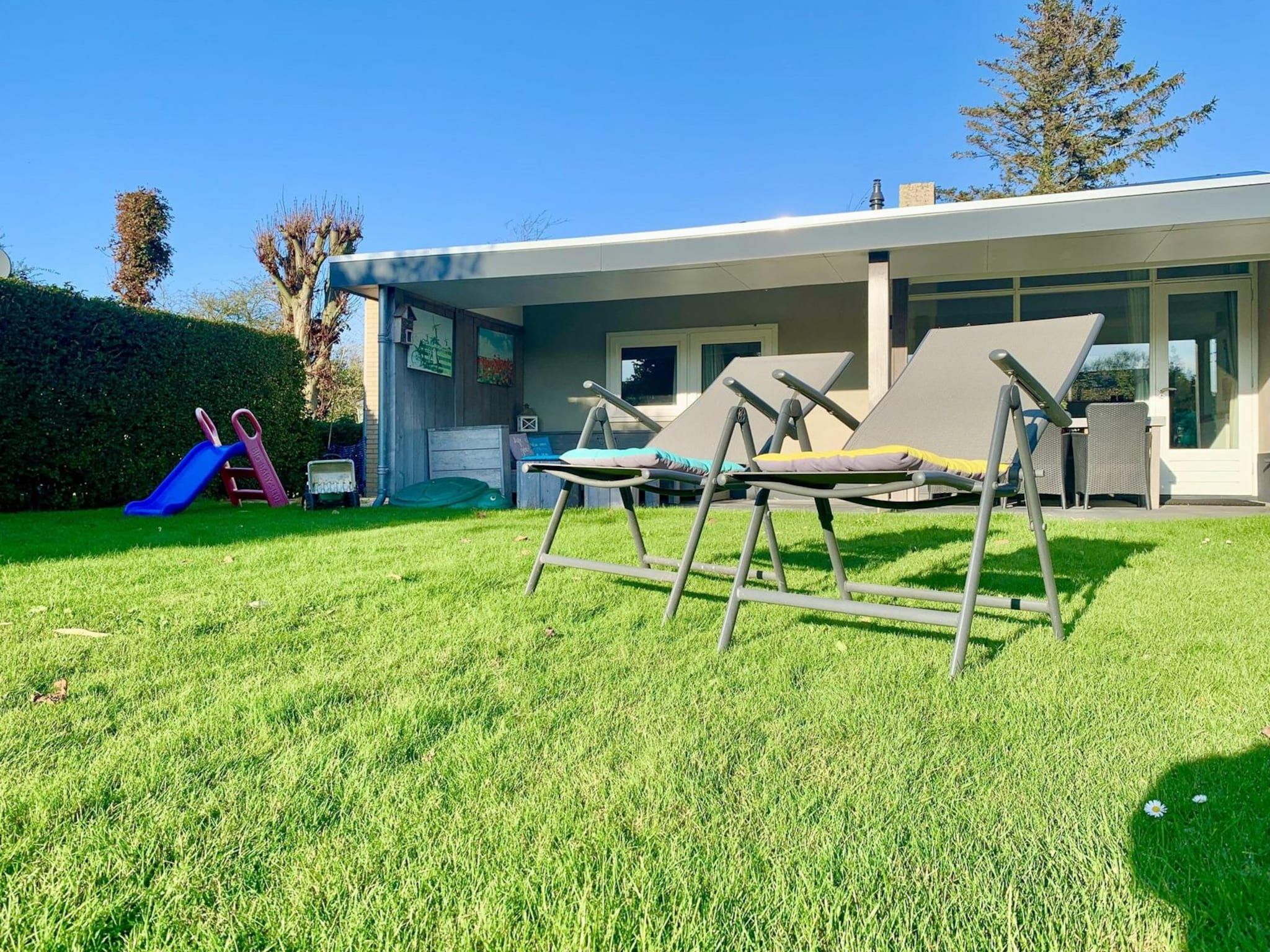 De tuin van Zeewaard 18 in Sint Maartenszee