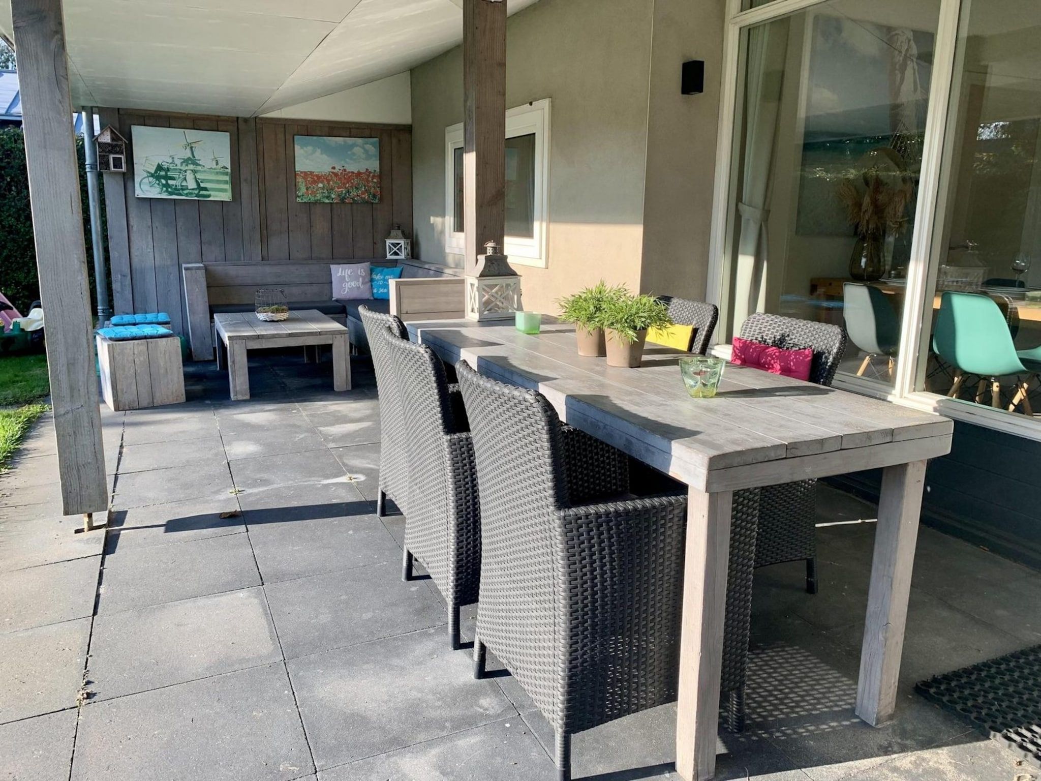 De eetkamer van Zeewaard 18 in Sint Maartenszee