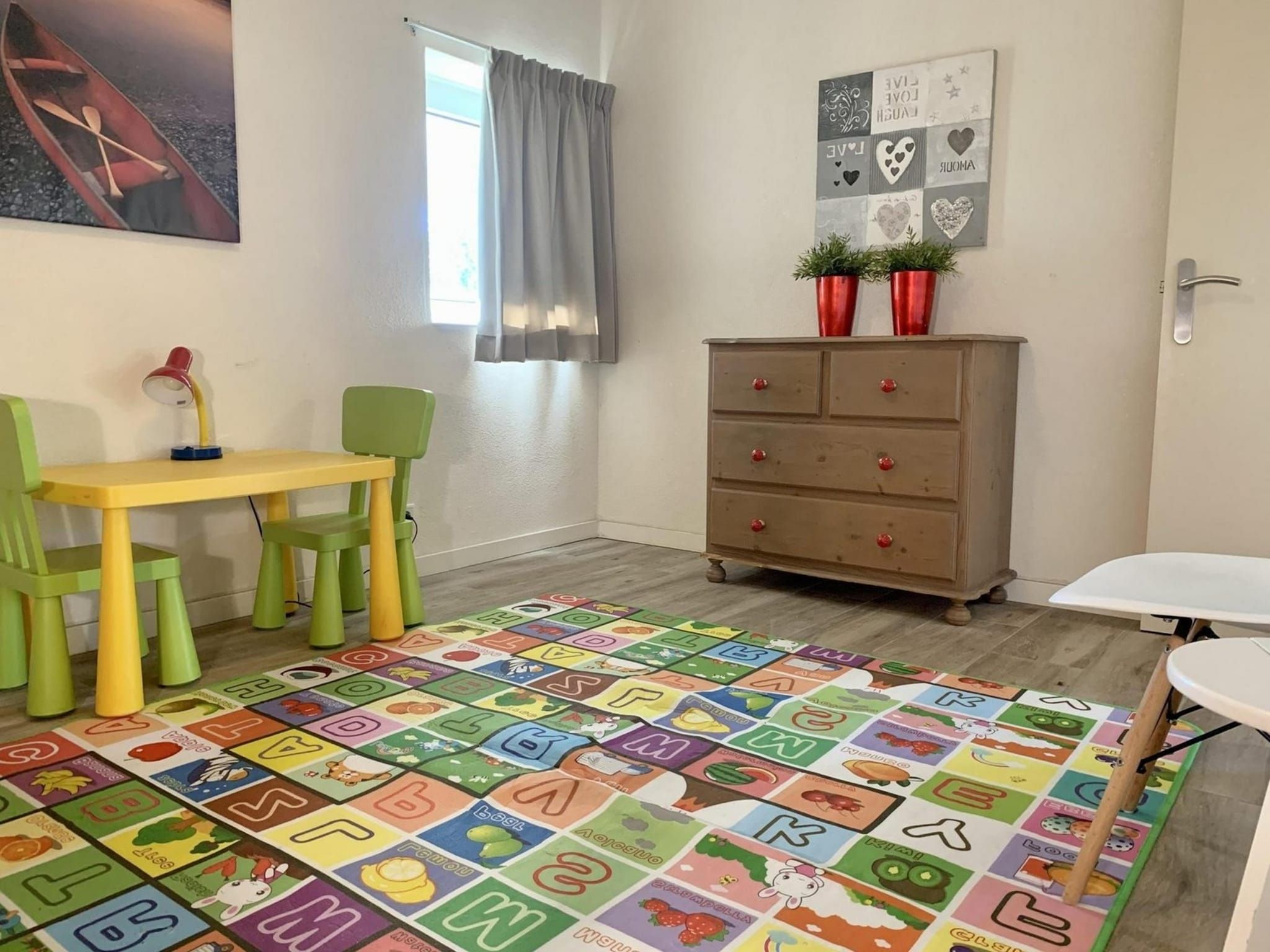 De eetkamer van Zeewaard 18 in Sint Maartenszee