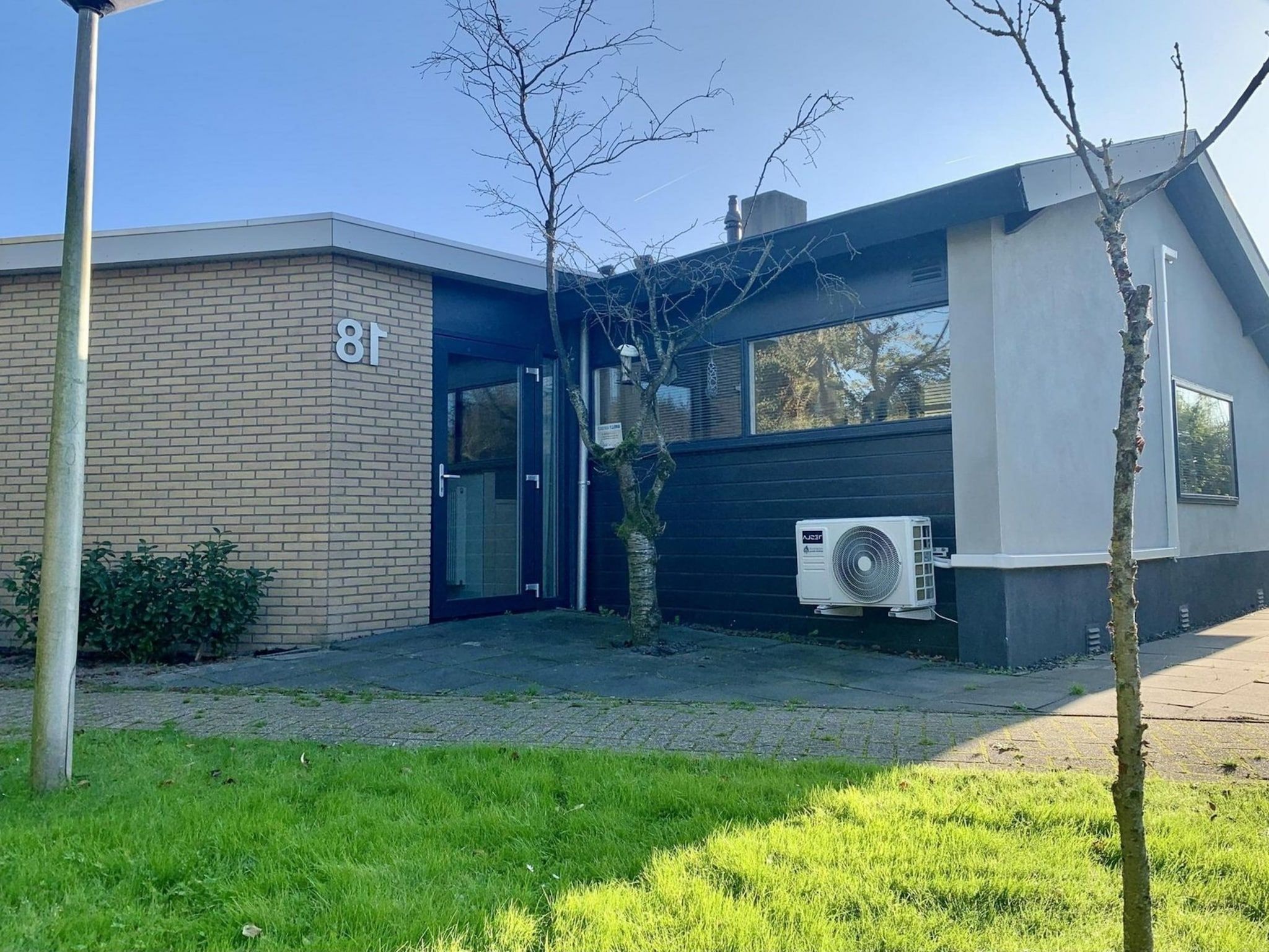 De buitenkant van Zeewaard 18 in Sint Maartenszee