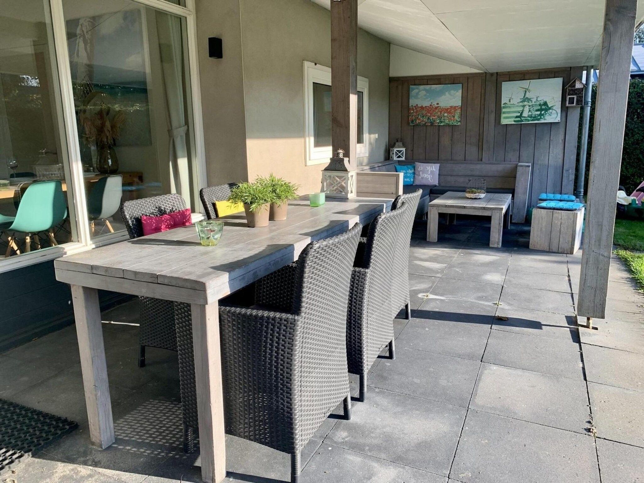 Het terras van Zeewaard 18 in Sint Maartenszee