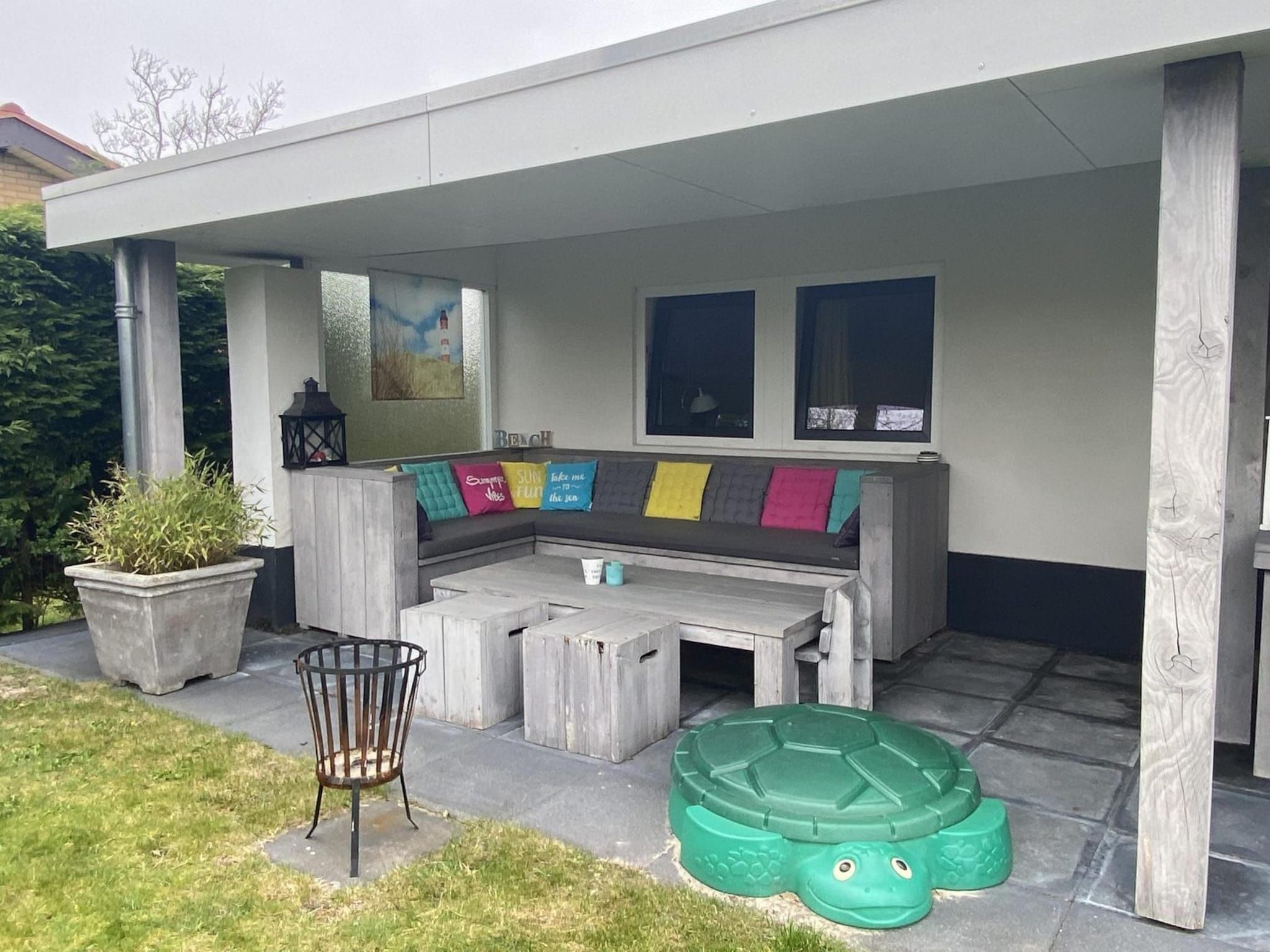 Het terras van Zeewaard 37 in Sint Maartenszee