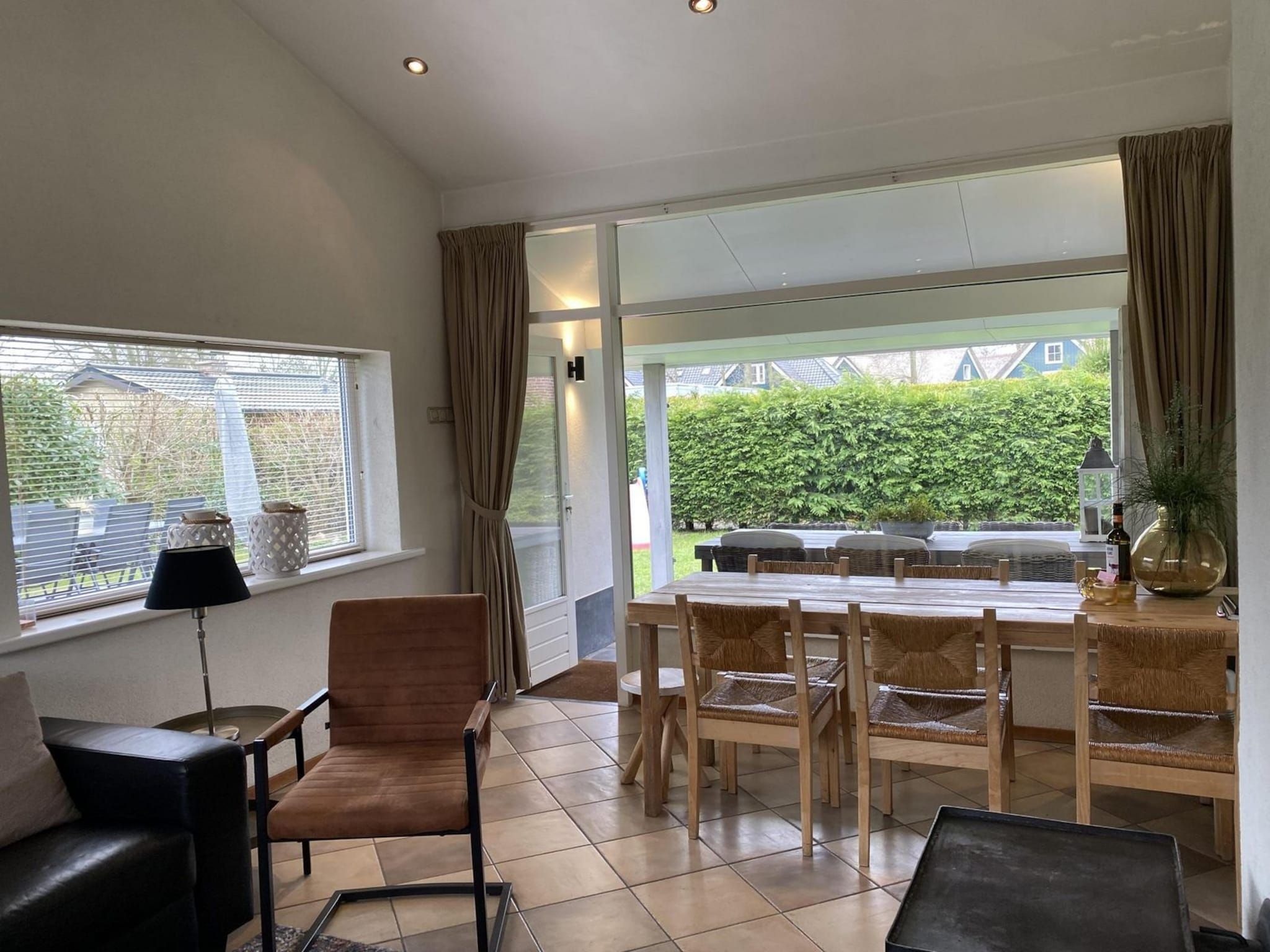 De eetkamer van Zeewaard 37 in Sint Maartenszee