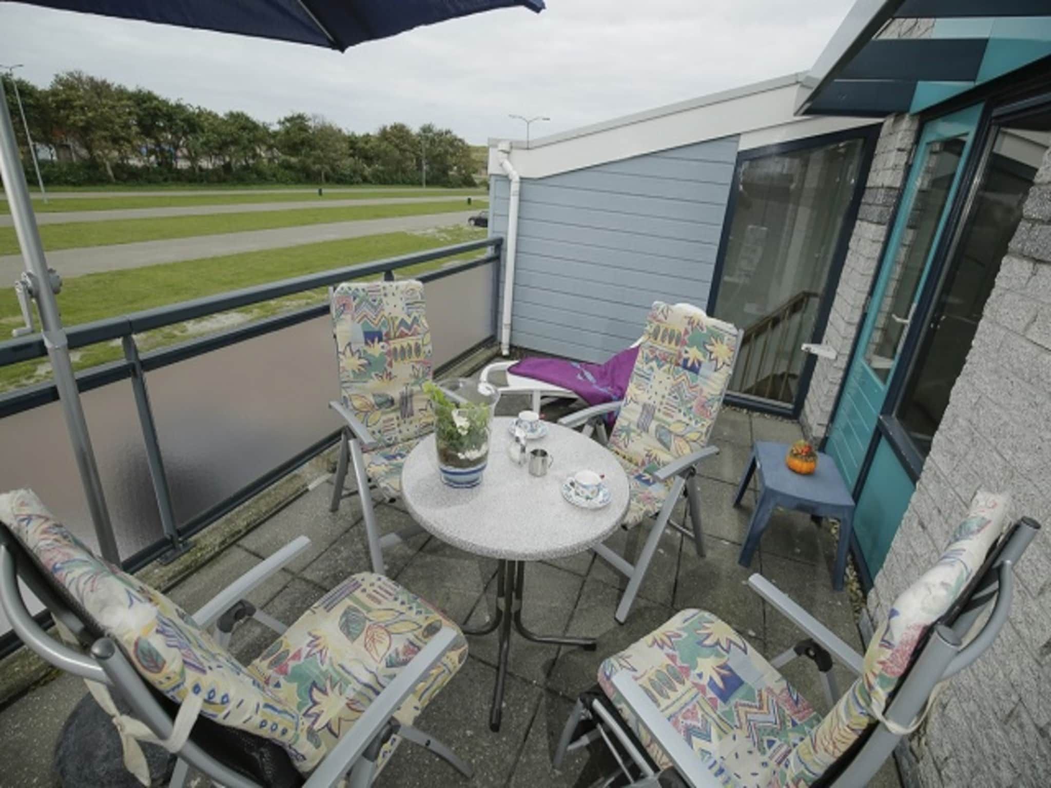 Het terras van Zeeweg 49 in Sint Maartenszee