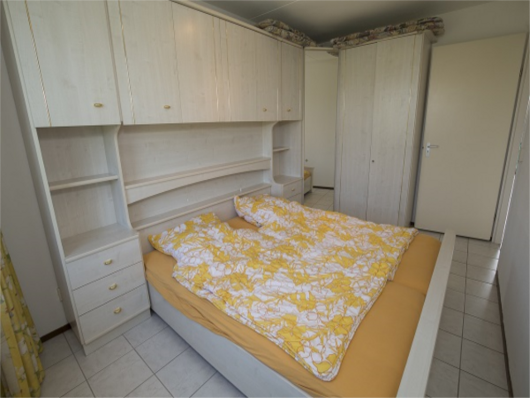 Een slaapkamer van Zeeweg 49 in Sint Maartenszee