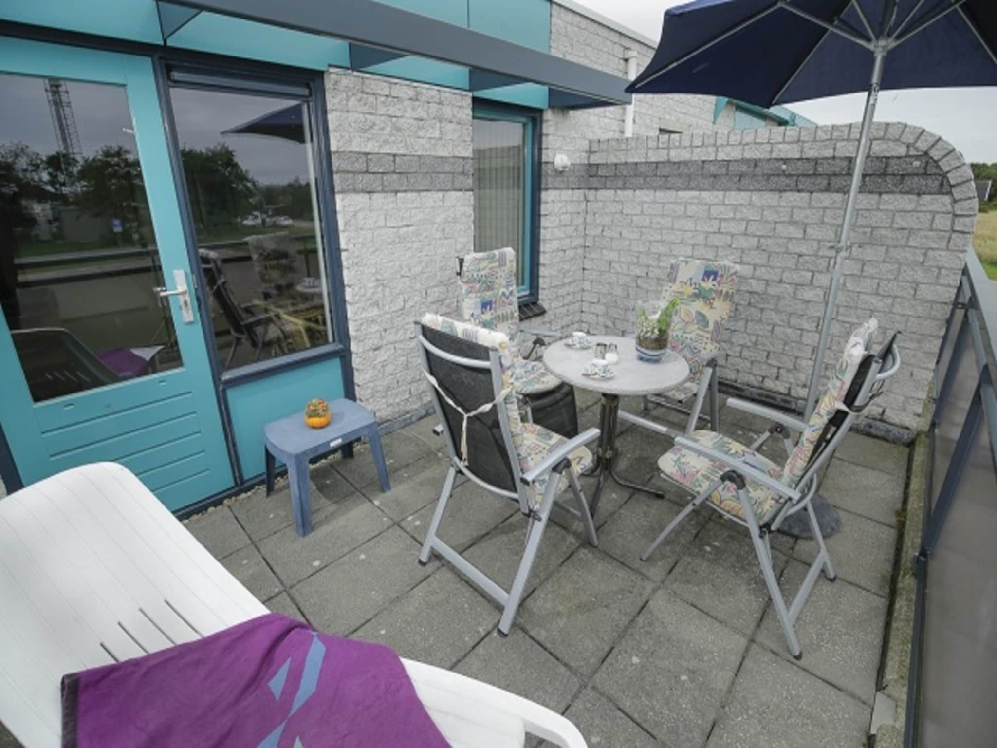 Het terras van Zeeweg 49 in Sint Maartenszee