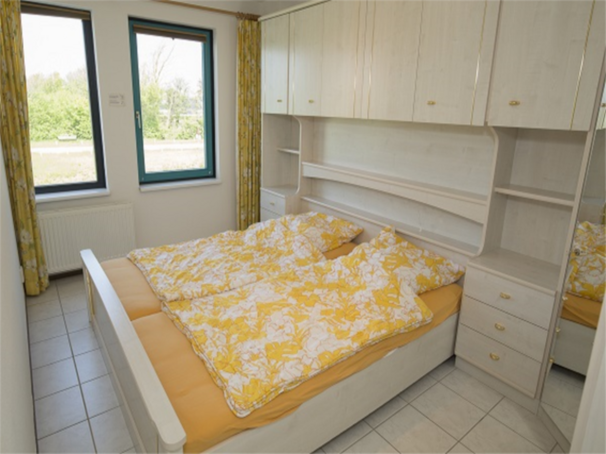 Een slaapkamer van Zeeweg 49 in Sint Maartenszee