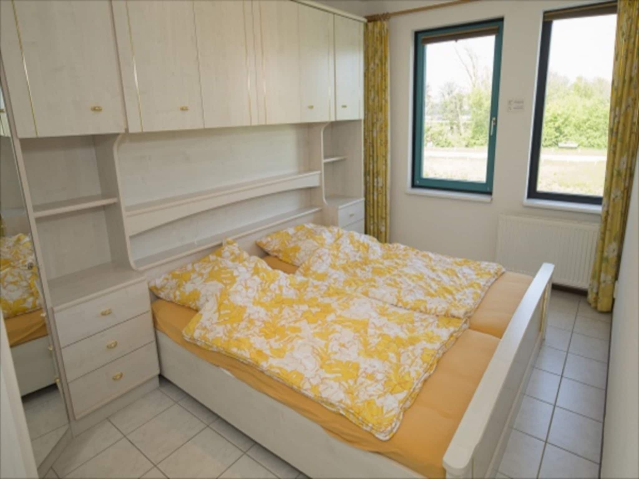 Een slaapkamer van Zeeweg 49 in Sint Maartenszee