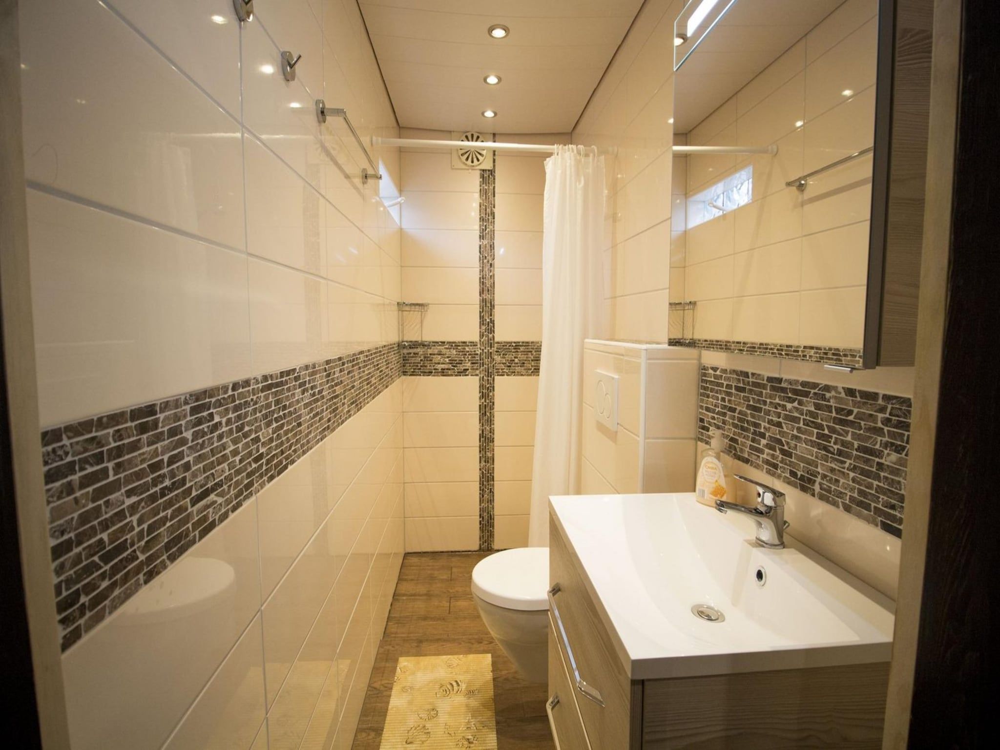 De badkamer van Boerenslag 28 in Sint Maartenszee
