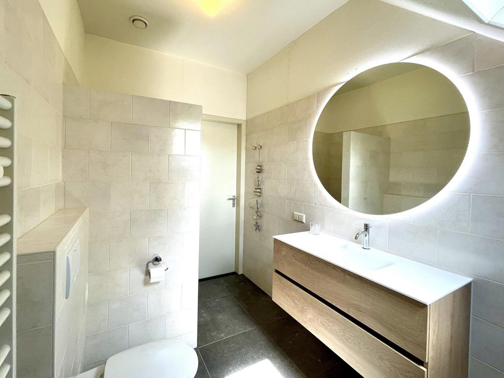 De badkamer van Anzelhoef Apartment Oost in Sint Maartenszee