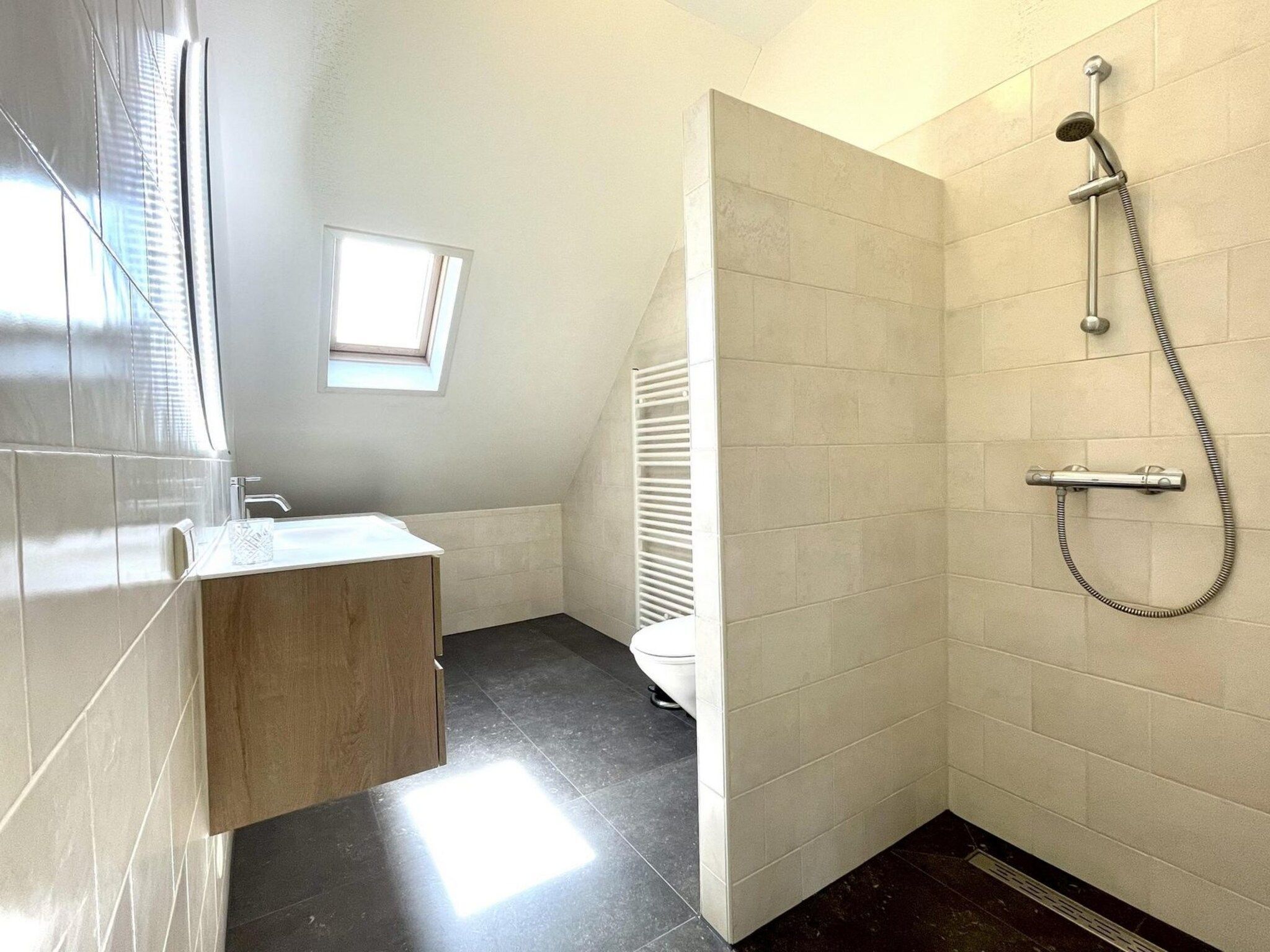 De badkamer van Anzelhoef Apartment Oost in Sint Maartenszee