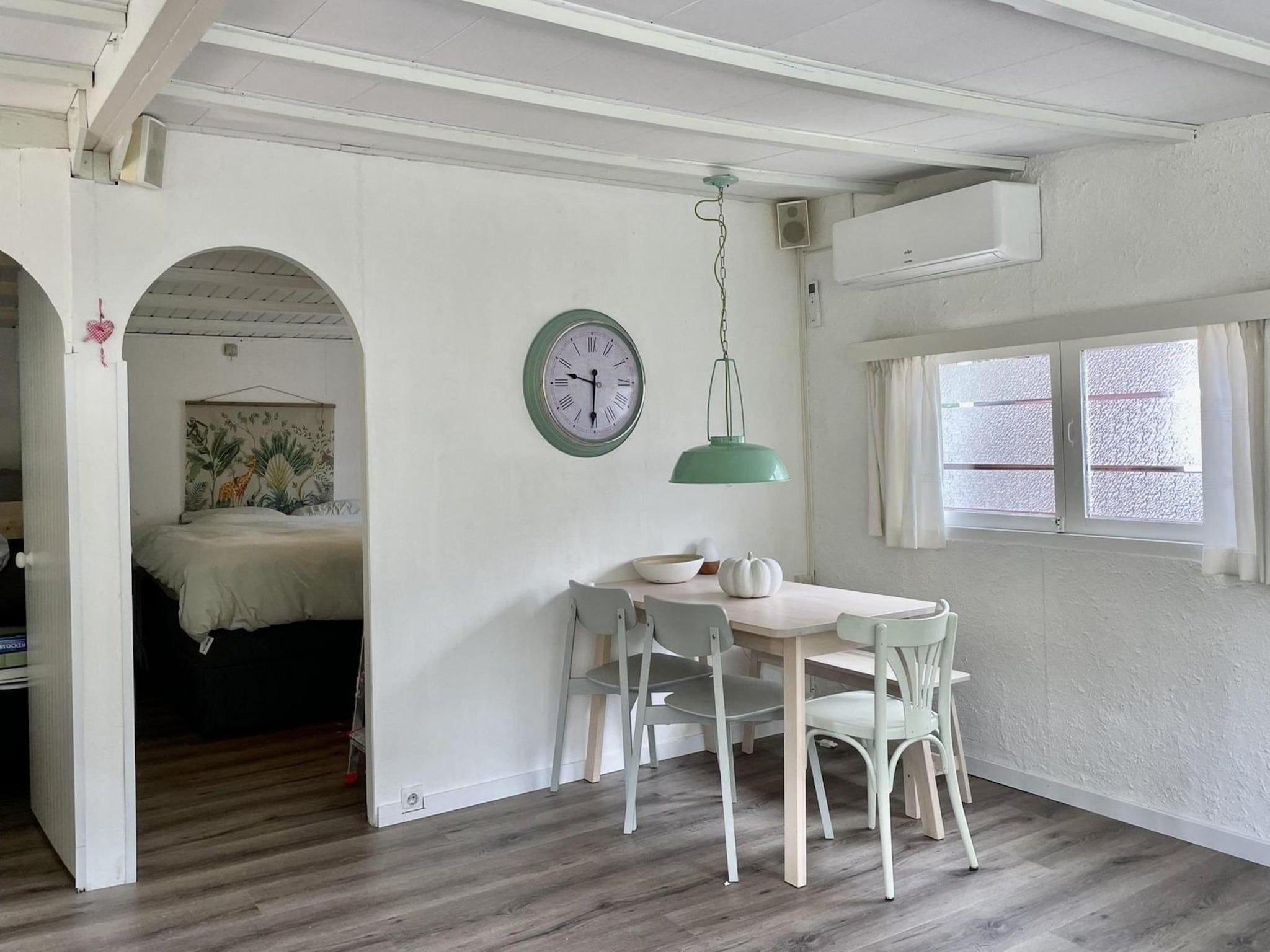 De eetkamer van Campanula 173 in Sint Maartenszee