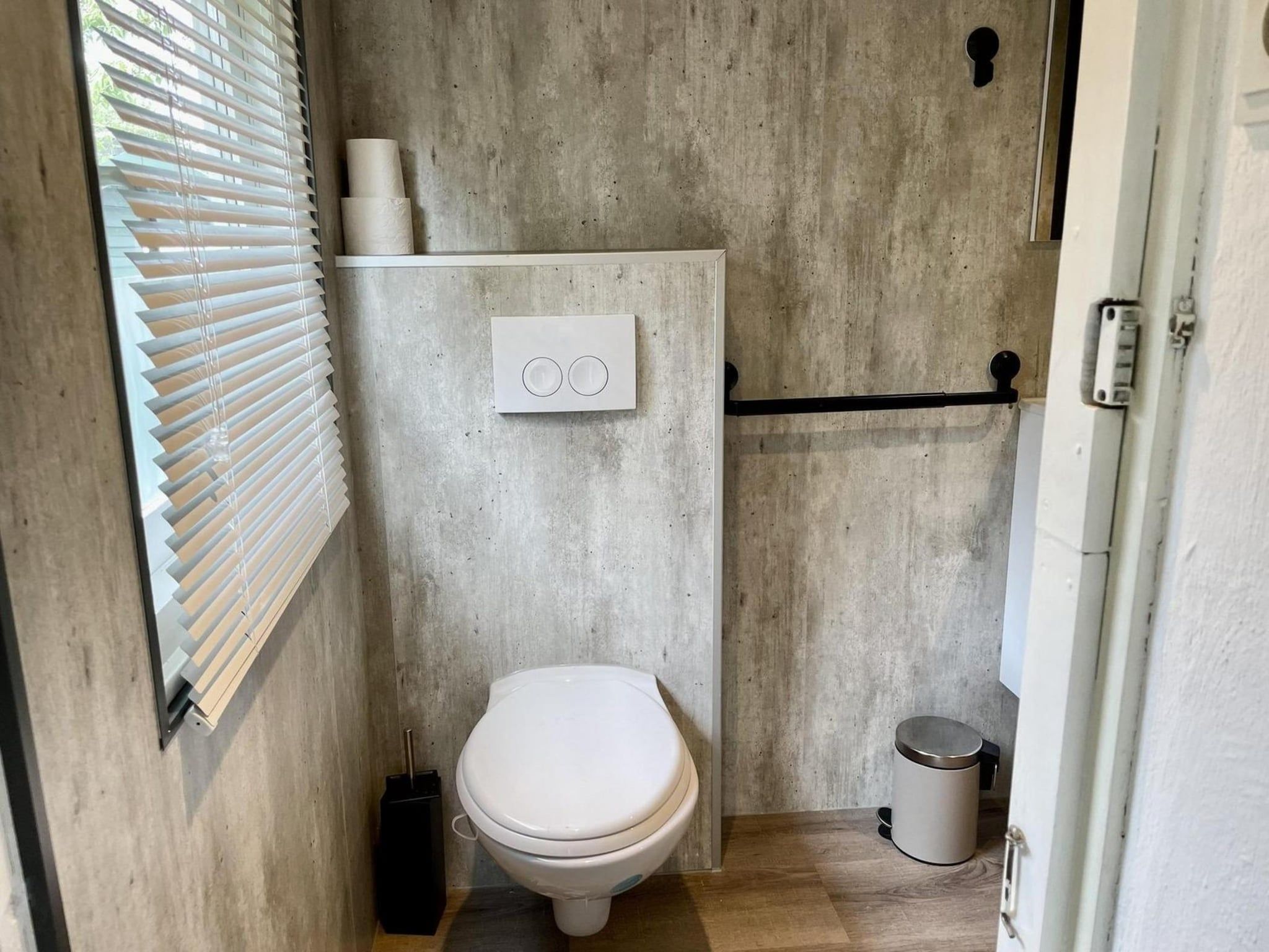 De badkamer van Campanula 173 in Sint Maartenszee