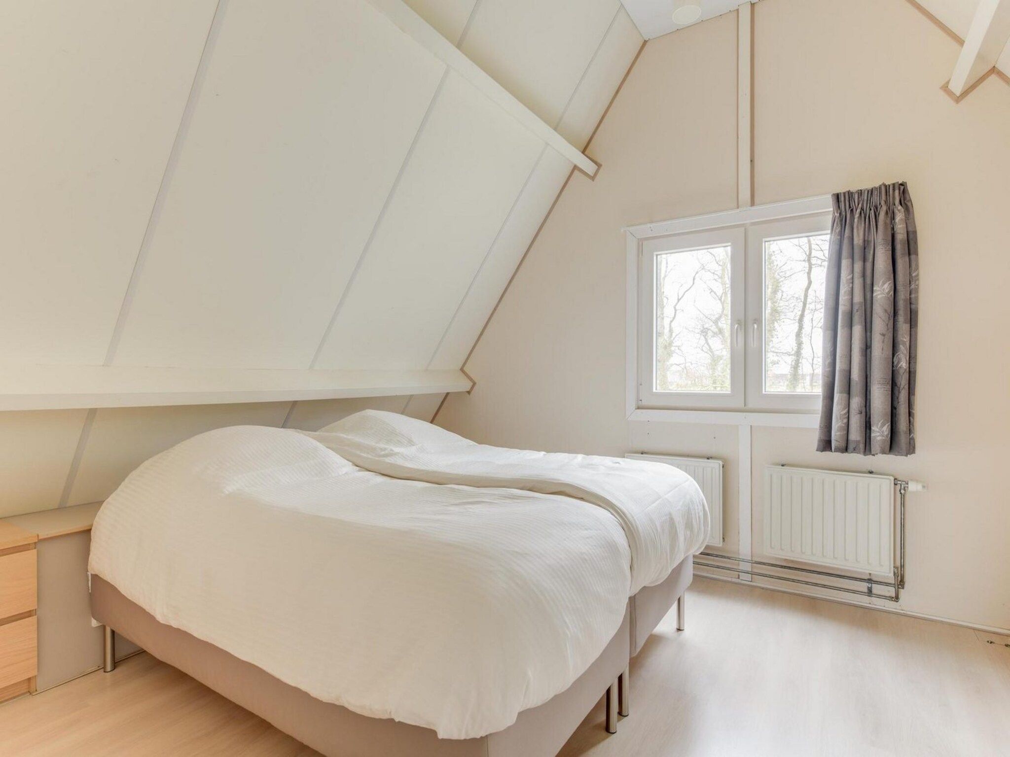 Een slaapkamer van Gudea 1 in Sint Maartensbrug