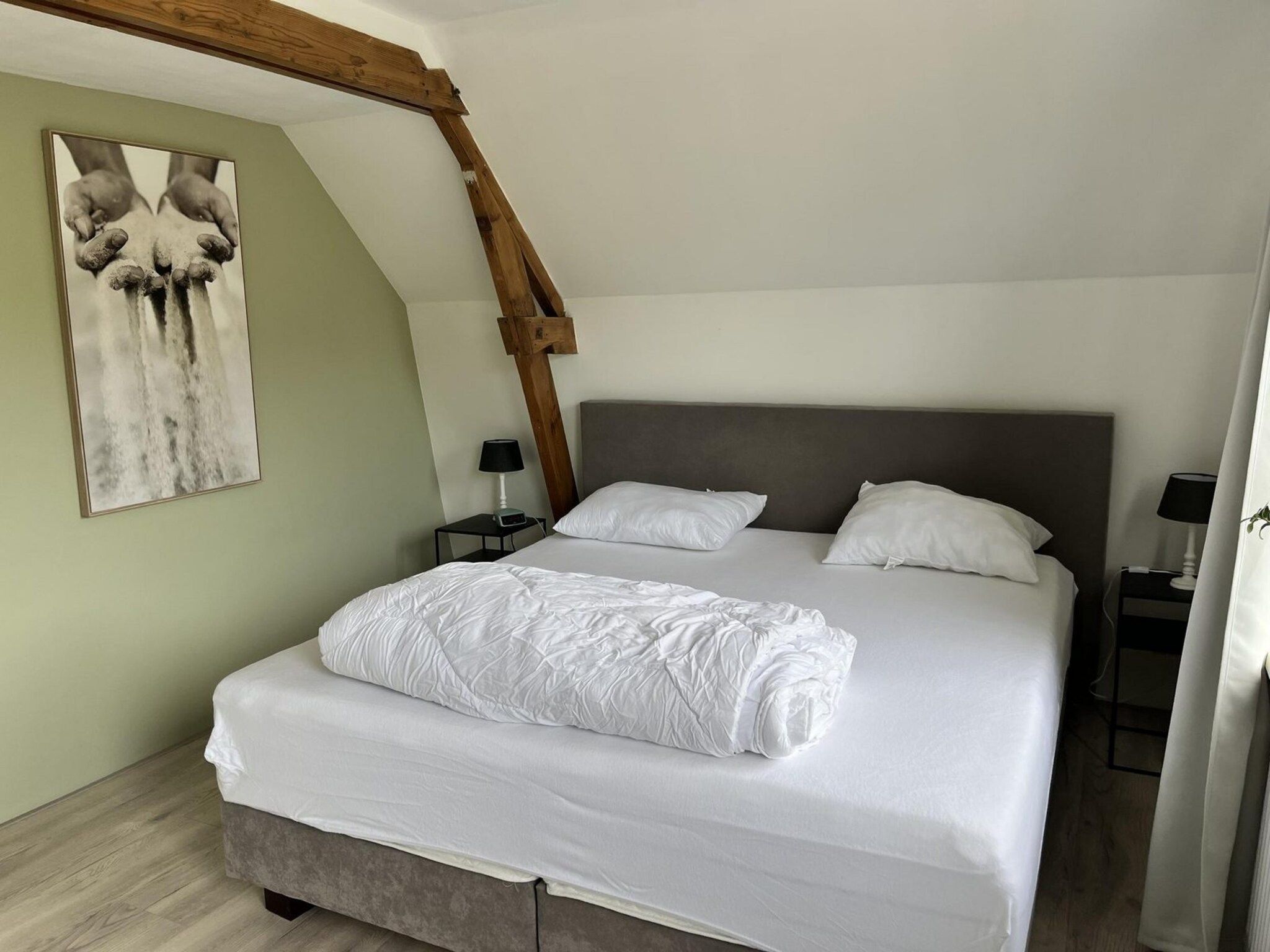 Een slaapkamer van Sint Maartensweg 38 in Sint Maartensvlotbrug