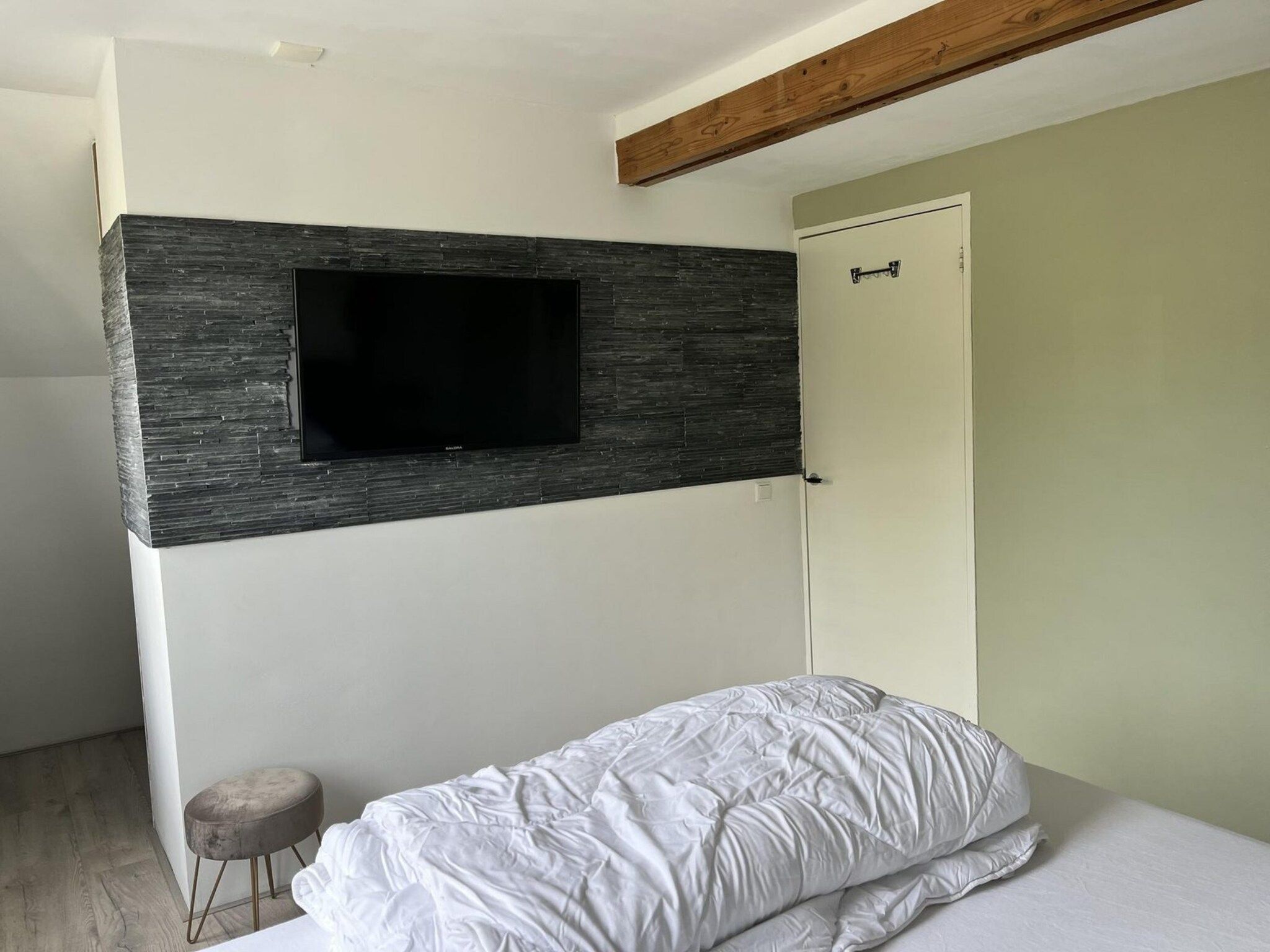 Een slaapkamer van Sint Maartensweg 38 in Sint Maartensvlotbrug