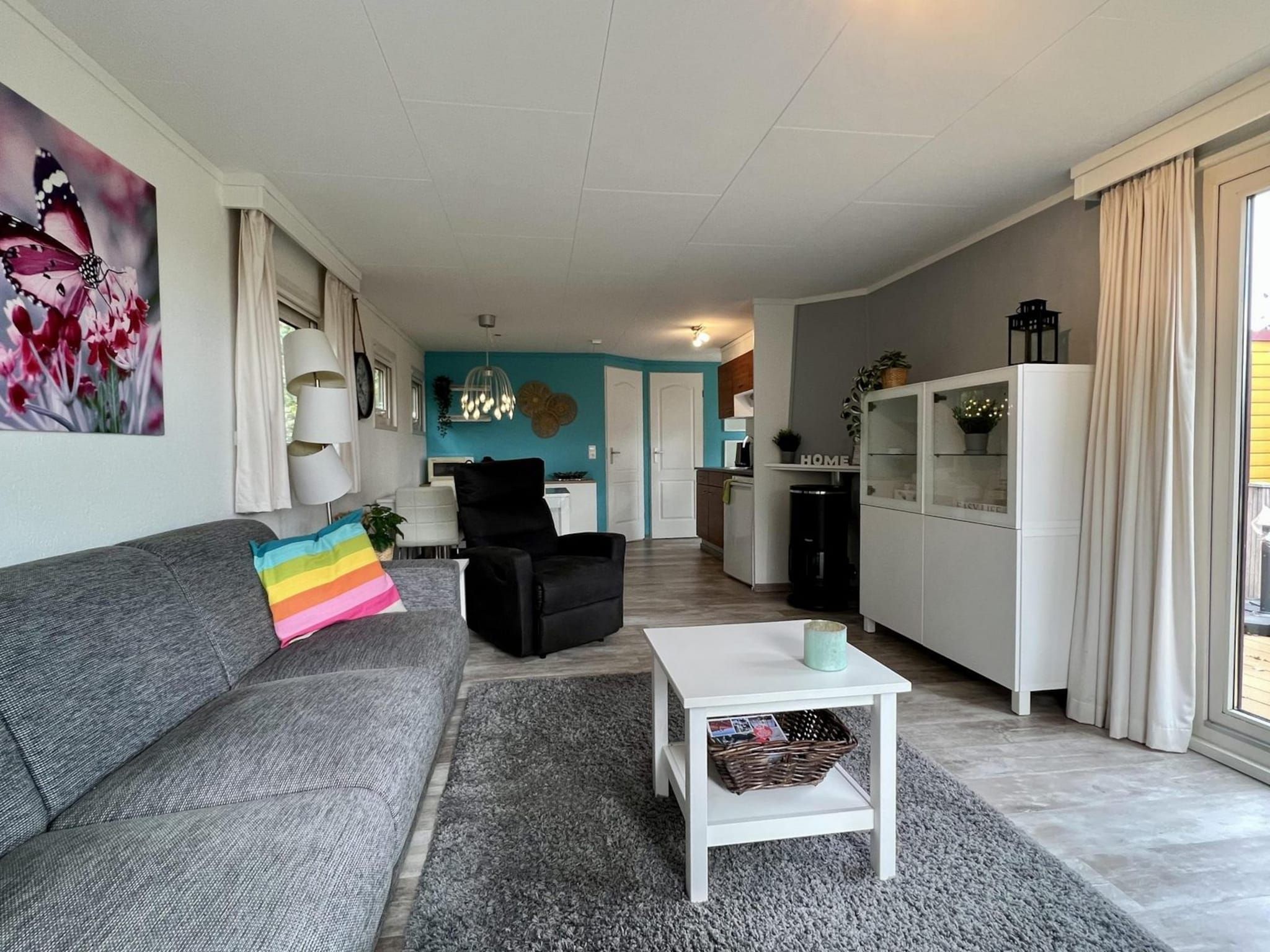 De woonkamer van Campanula 208 in Sint Maartenszee
