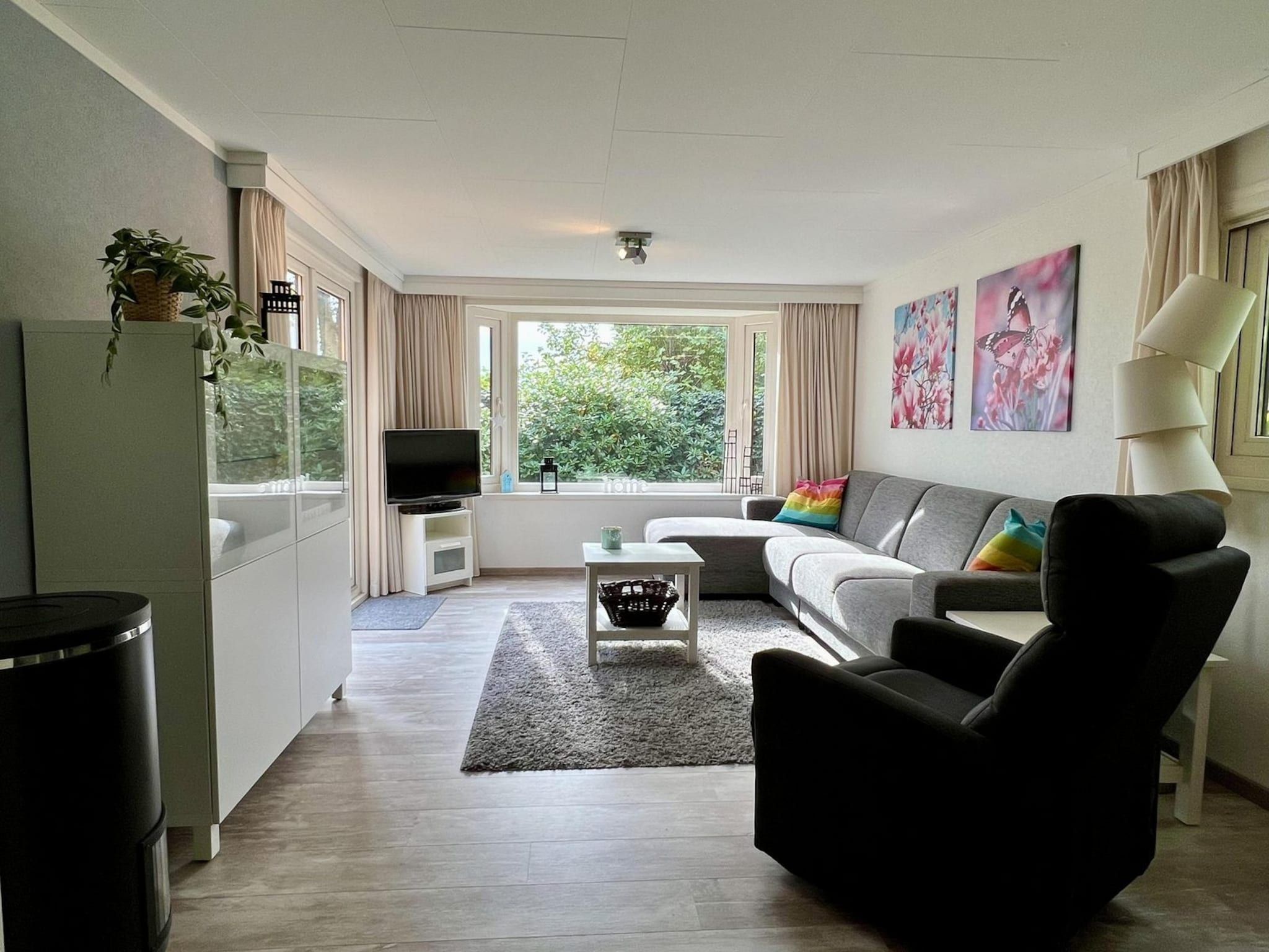 De woonkamer van Campanula 208 in Sint Maartenszee