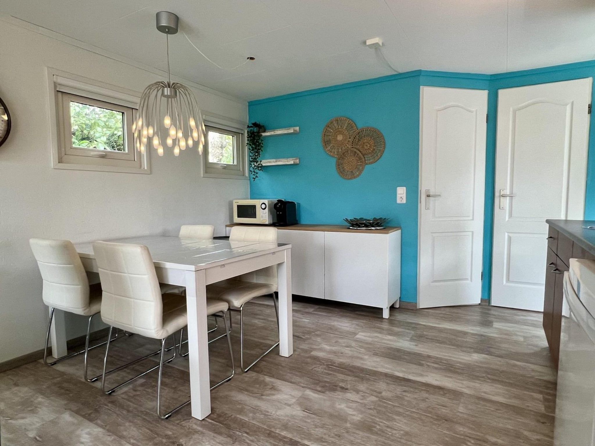 De eetkamer van Campanula 208 in Sint Maartenszee