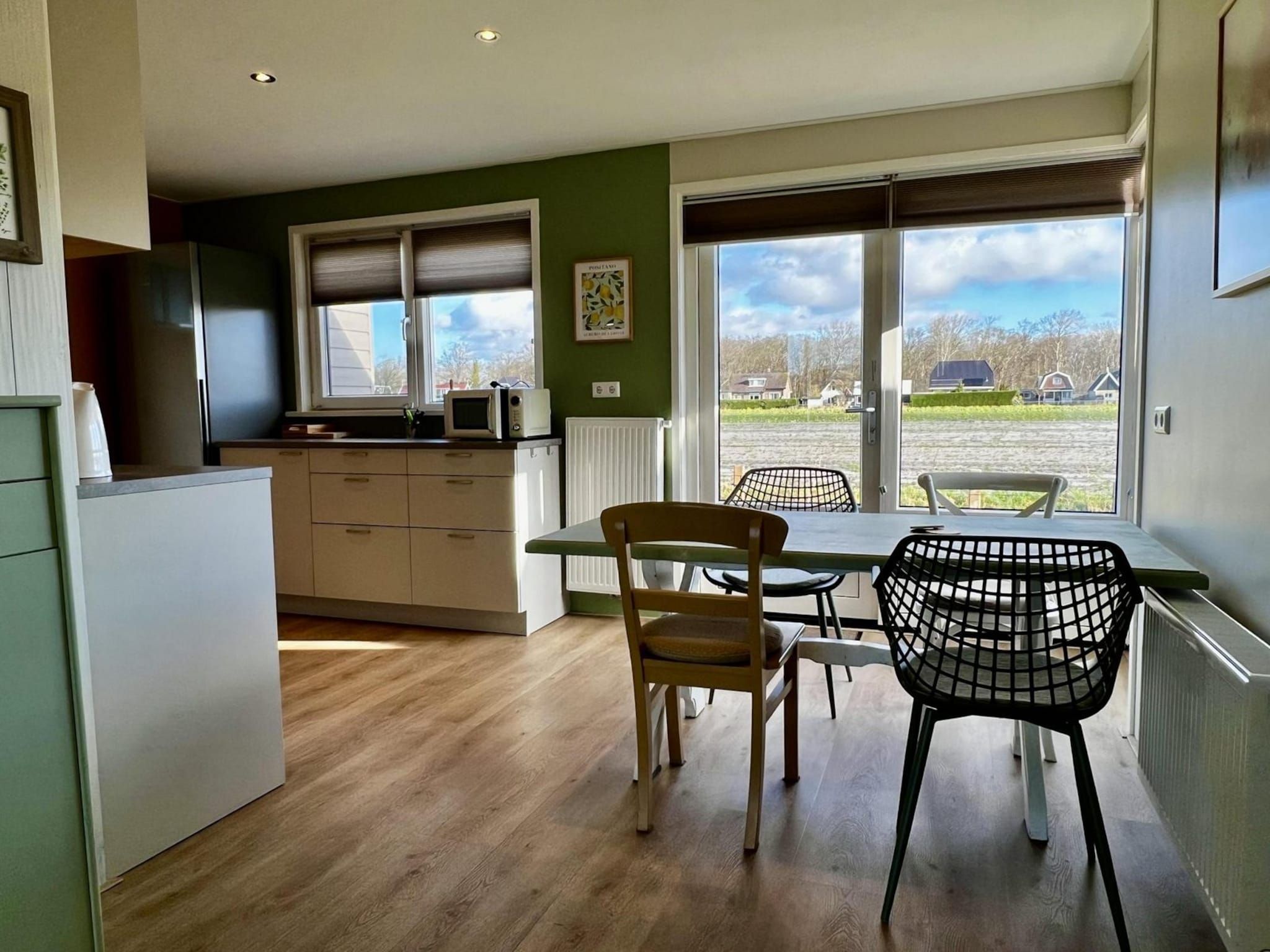 De eetkamer van Eureka 102 in Sint Maartensvlotbrug