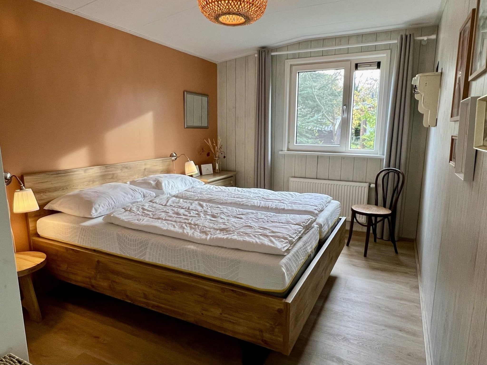 Een slaapkamer van Eureka 102 in Sint Maartensvlotbrug