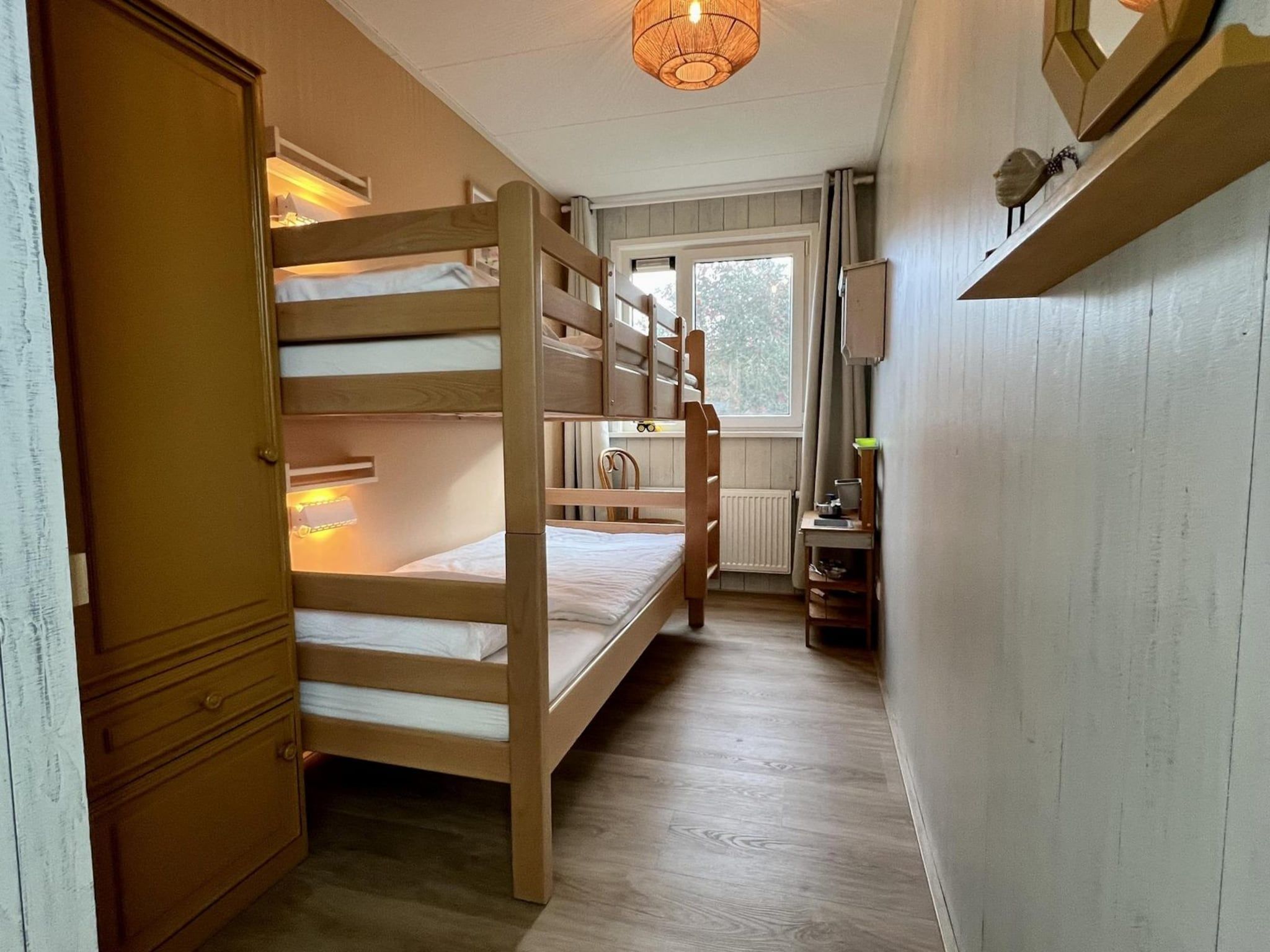 Een slaapkamer van Eureka 102 in Sint Maartensvlotbrug