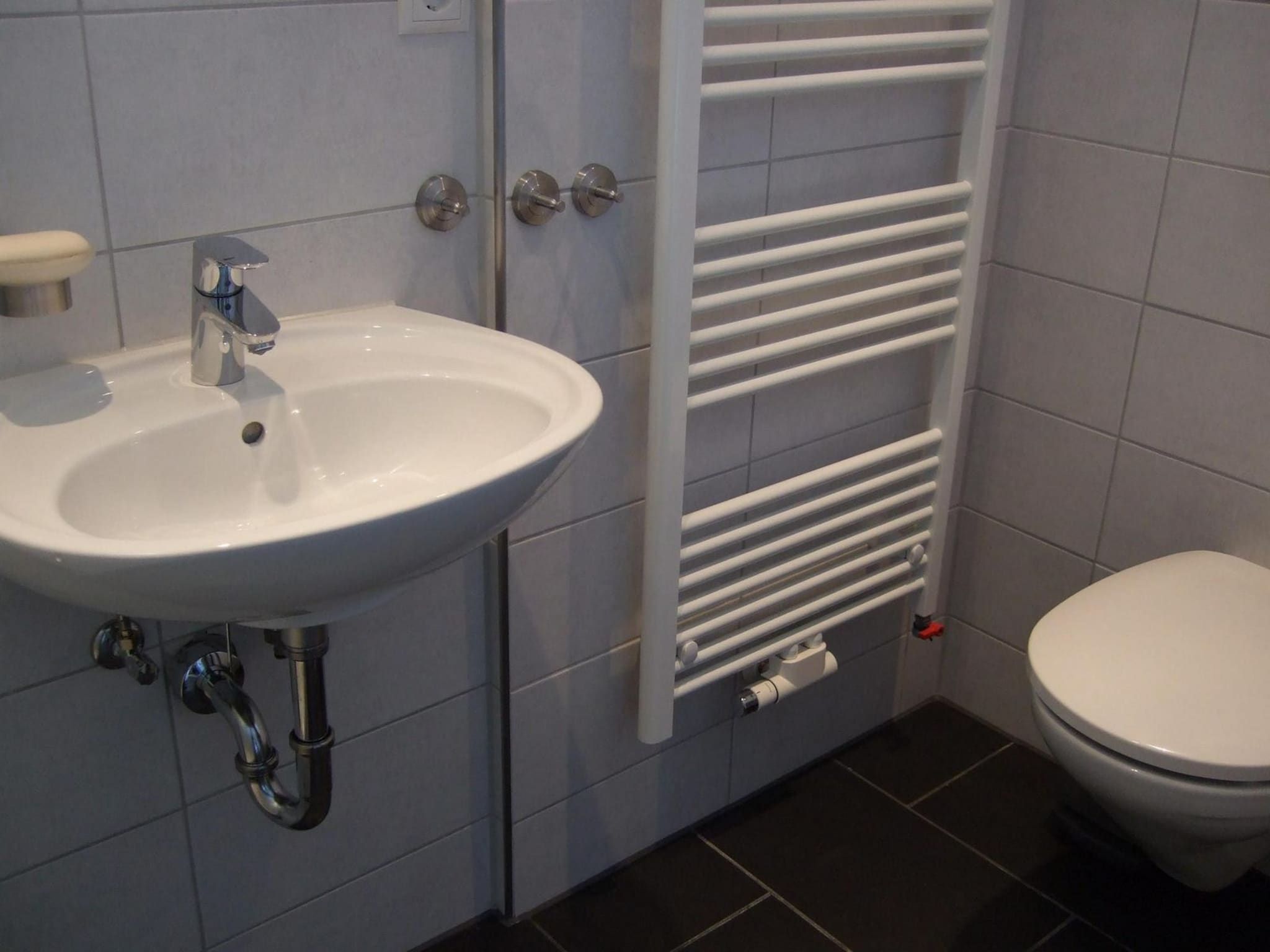 De badkamer van Zeewaard 20 in Sint Maartenszee