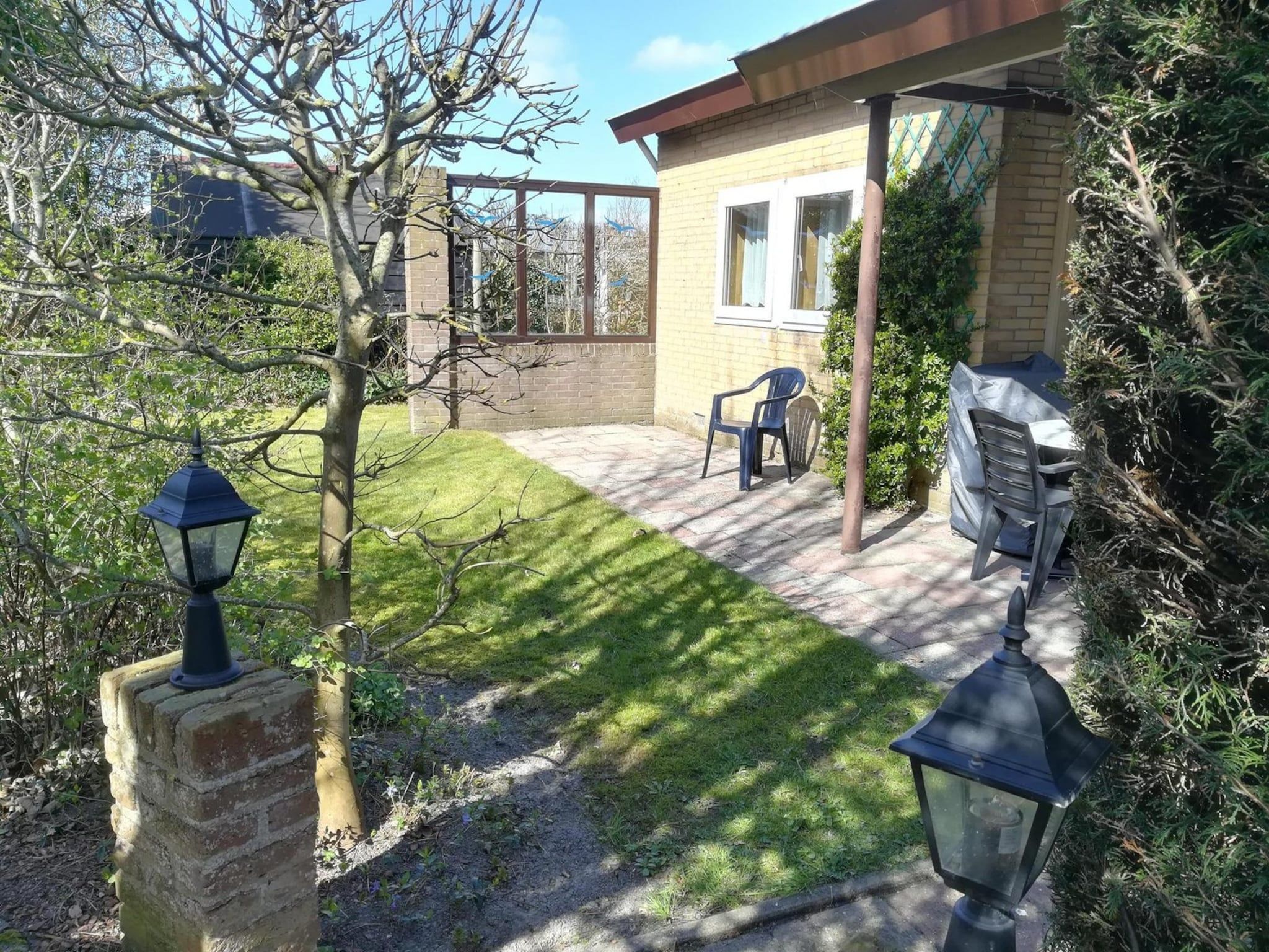Het terras van Zeewaard 20 in Sint Maartenszee