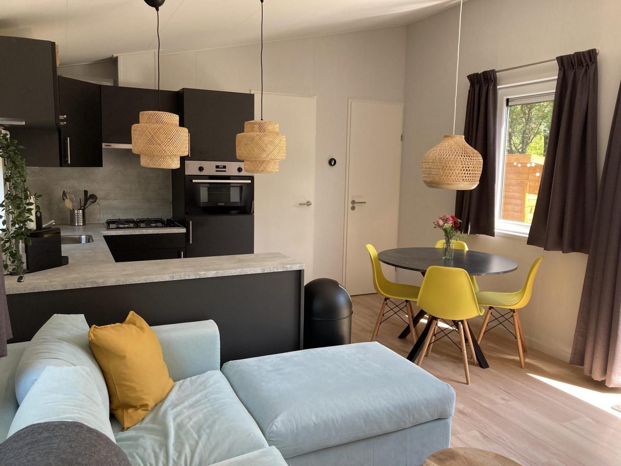 De woonkamer van Campanula 225 in Sint Maartenszee