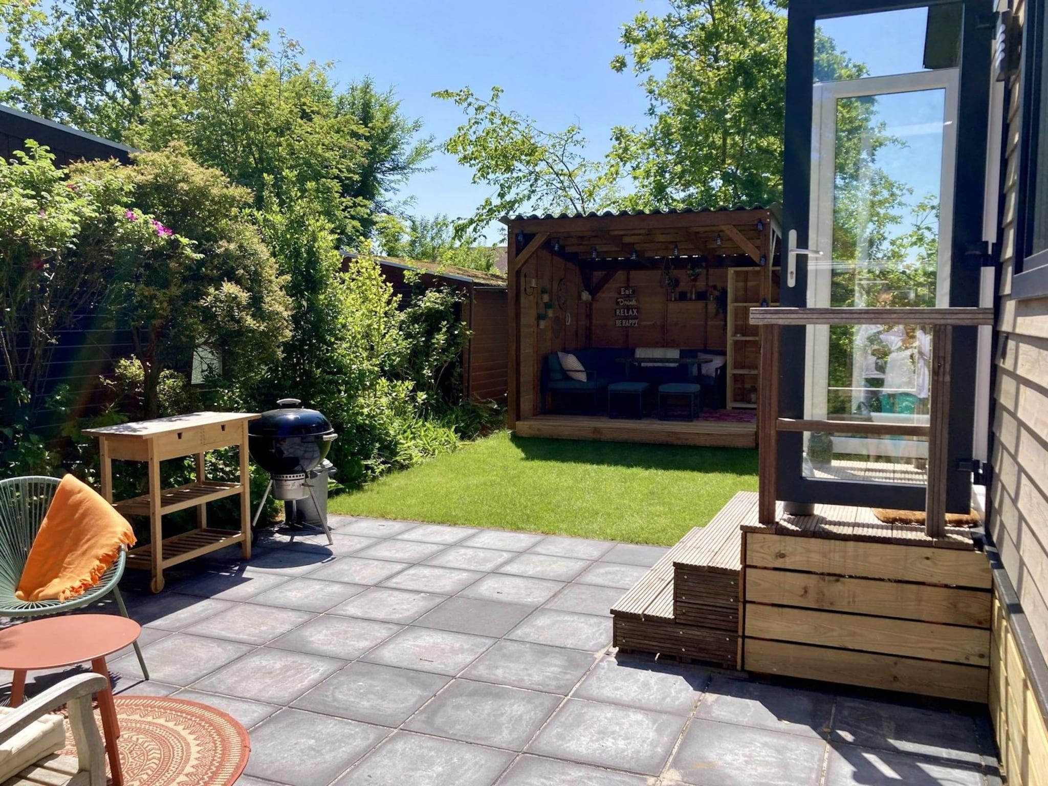 Het terras van Campanula 225 in Sint Maartenszee