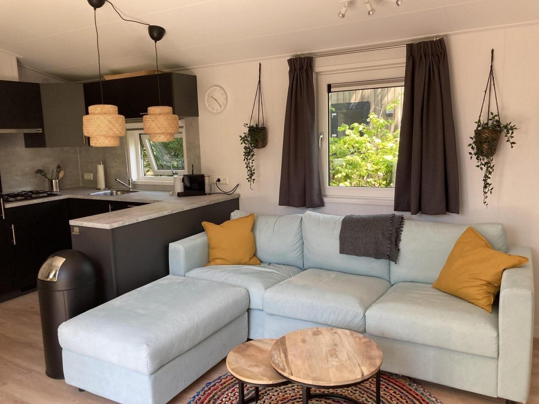 De woonkamer van Campanula 225 in Sint Maartenszee