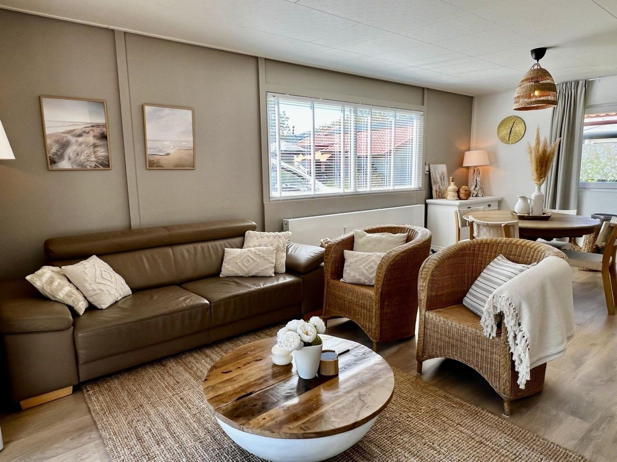 De woonkamer van Eb en Vloed 62 in Sint Maartenszee