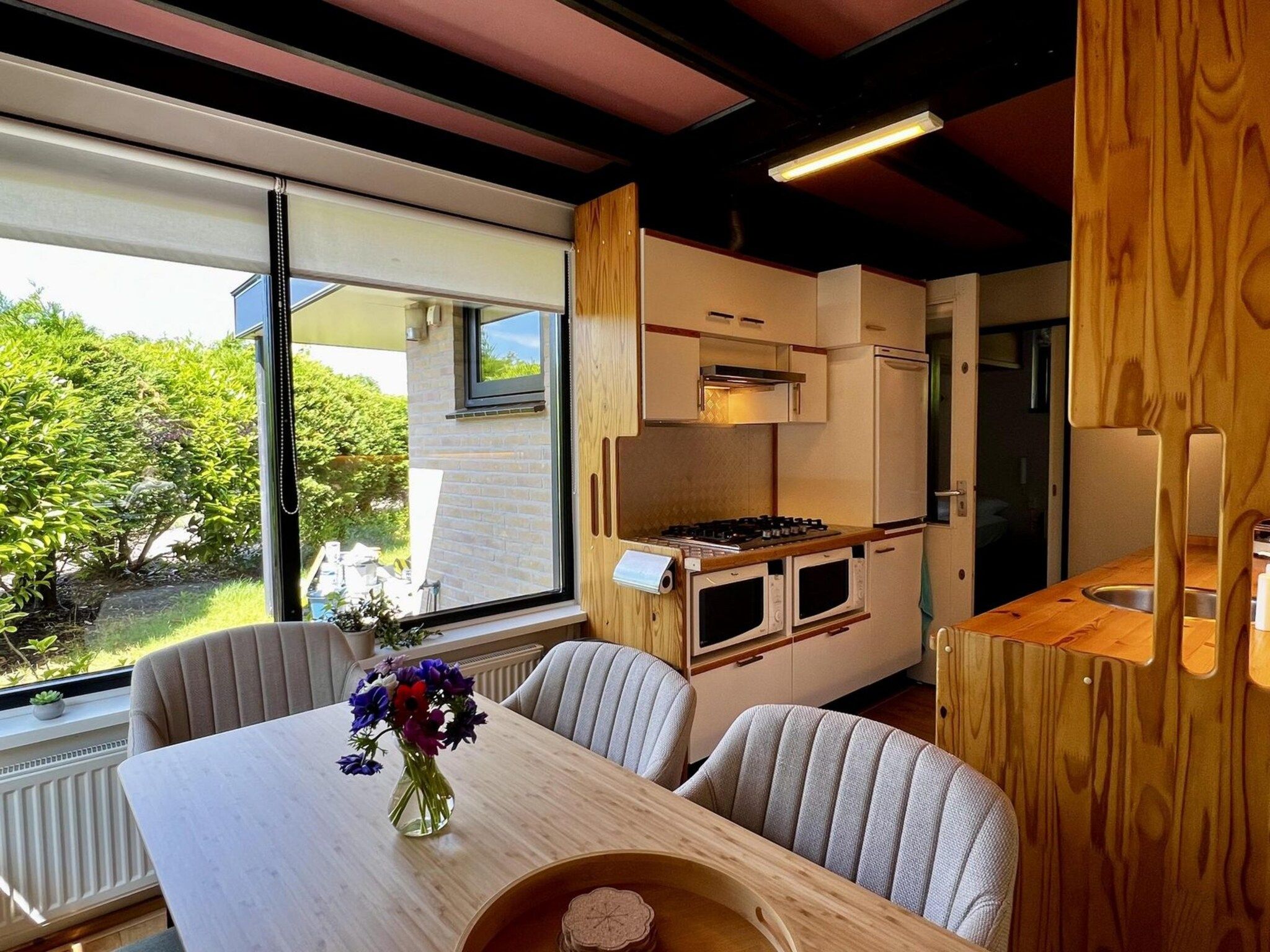 De eetkamer van Wildrijk 092 -"C'est la vie" in Sint Maartenszee