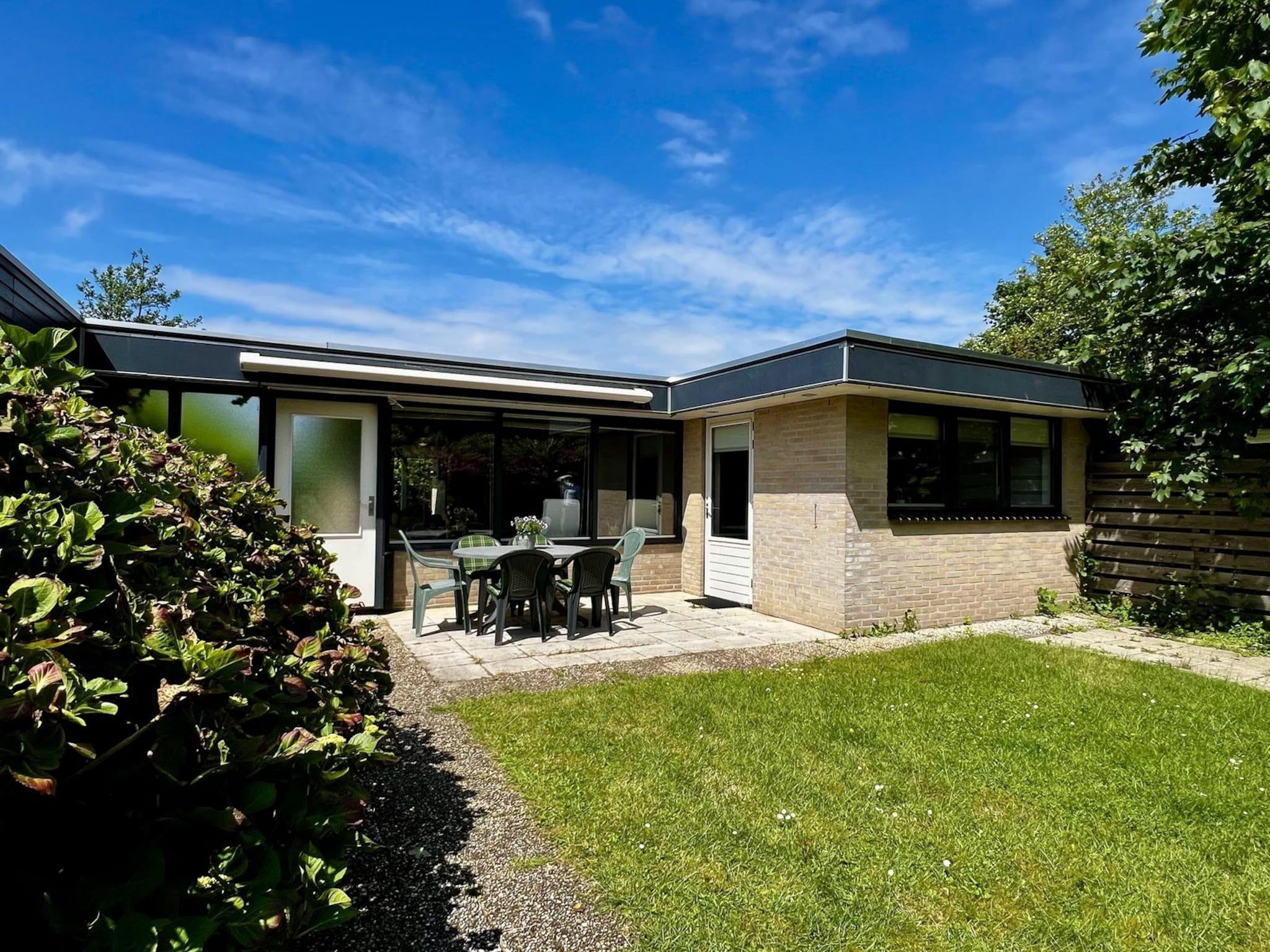 Het terras van Wildrijk 092 -"C'est la vie" in Sint Maartenszee